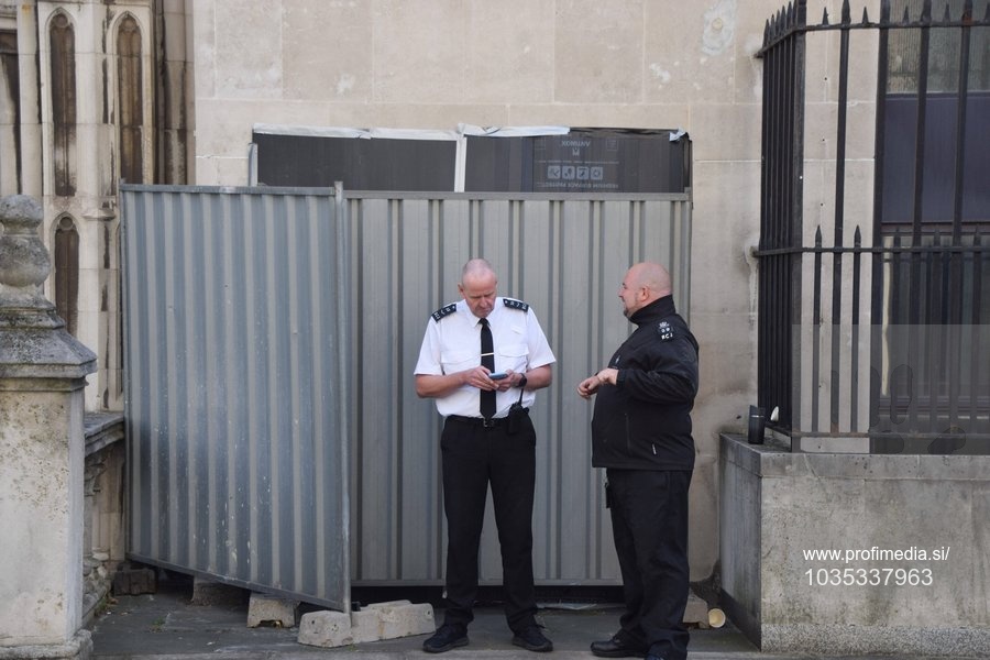 September 8, 2025, London, En Palestinian flag passes be Royal Courts of Justice.banksy