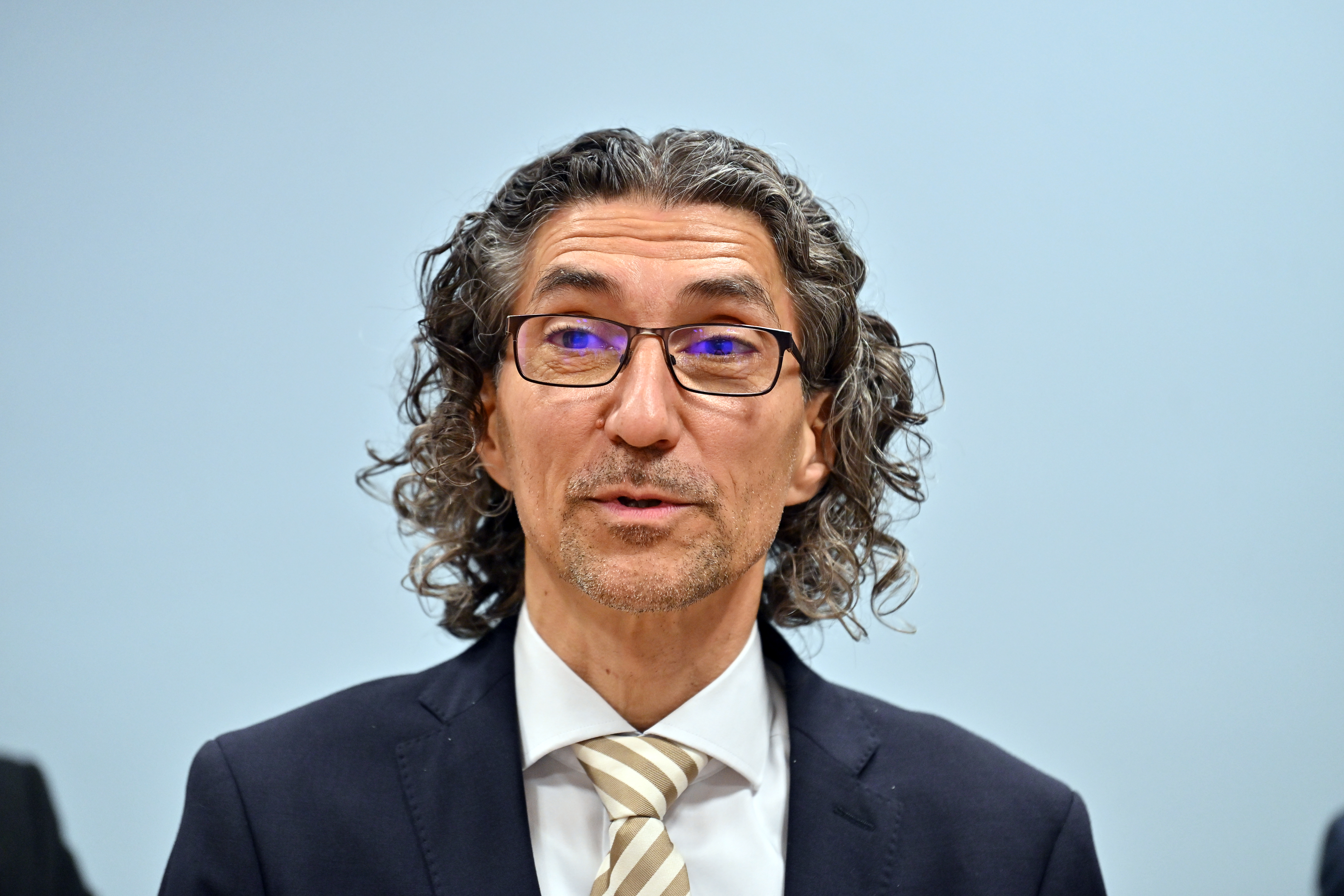 Slovenija Ljubljana,  28.05/2025 28. Maj 32025Robert Golob je obiskal Klicni center 114, politika, družba, Luka Mesec, Simon Maljevac, Foto: Igor Kupljenik/F.A.Bobo