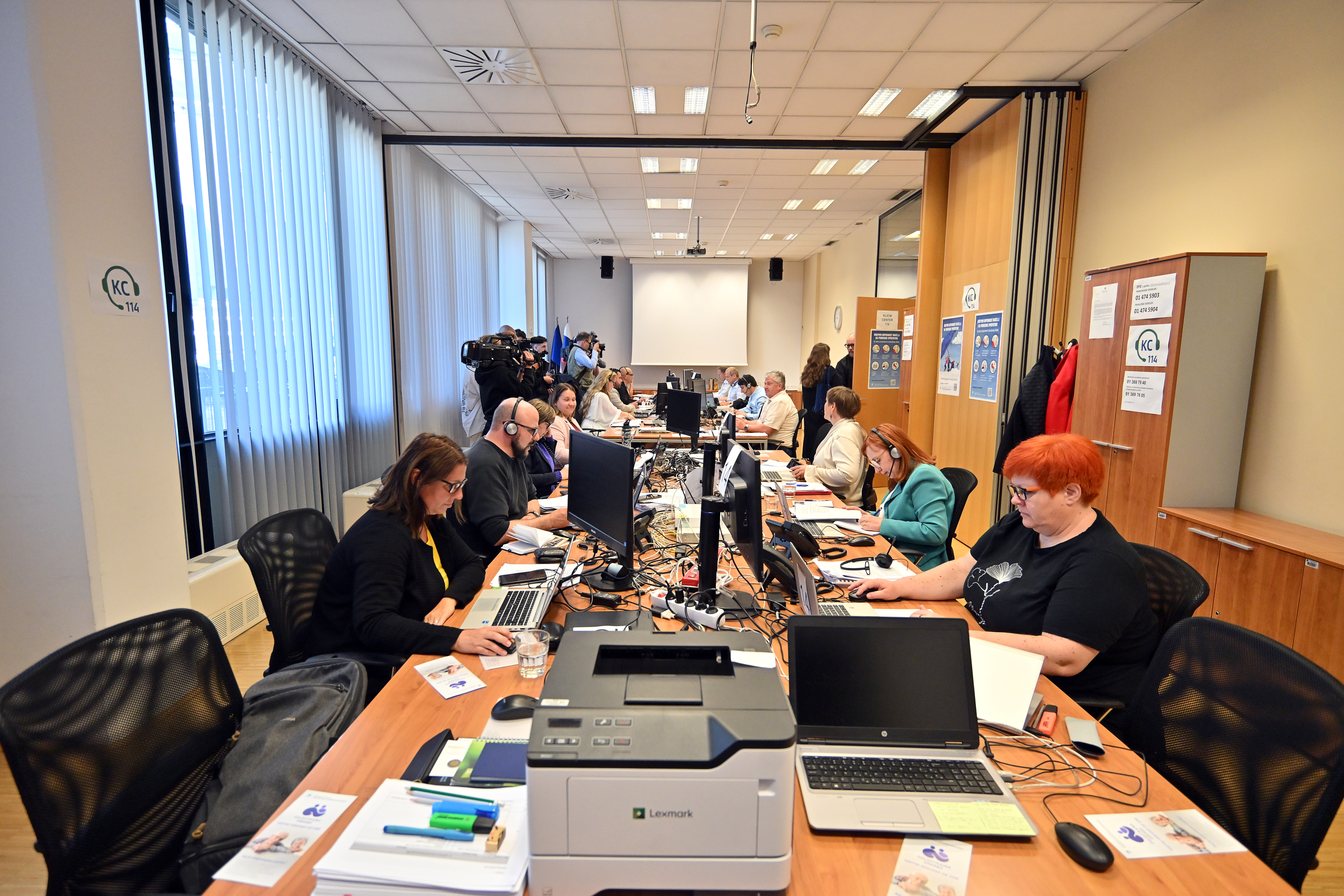 Slovenija Ljubljana,  28.05/2025 28. Maj 32025Robert Golob je obiskal Klicni center 114, politika, družba, Luka Mesec, Simon Maljevac, Foto: Igor Kupljenik/F.A.Bobo