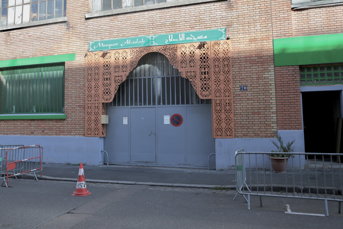 pariz, mošeja, prašičja glava