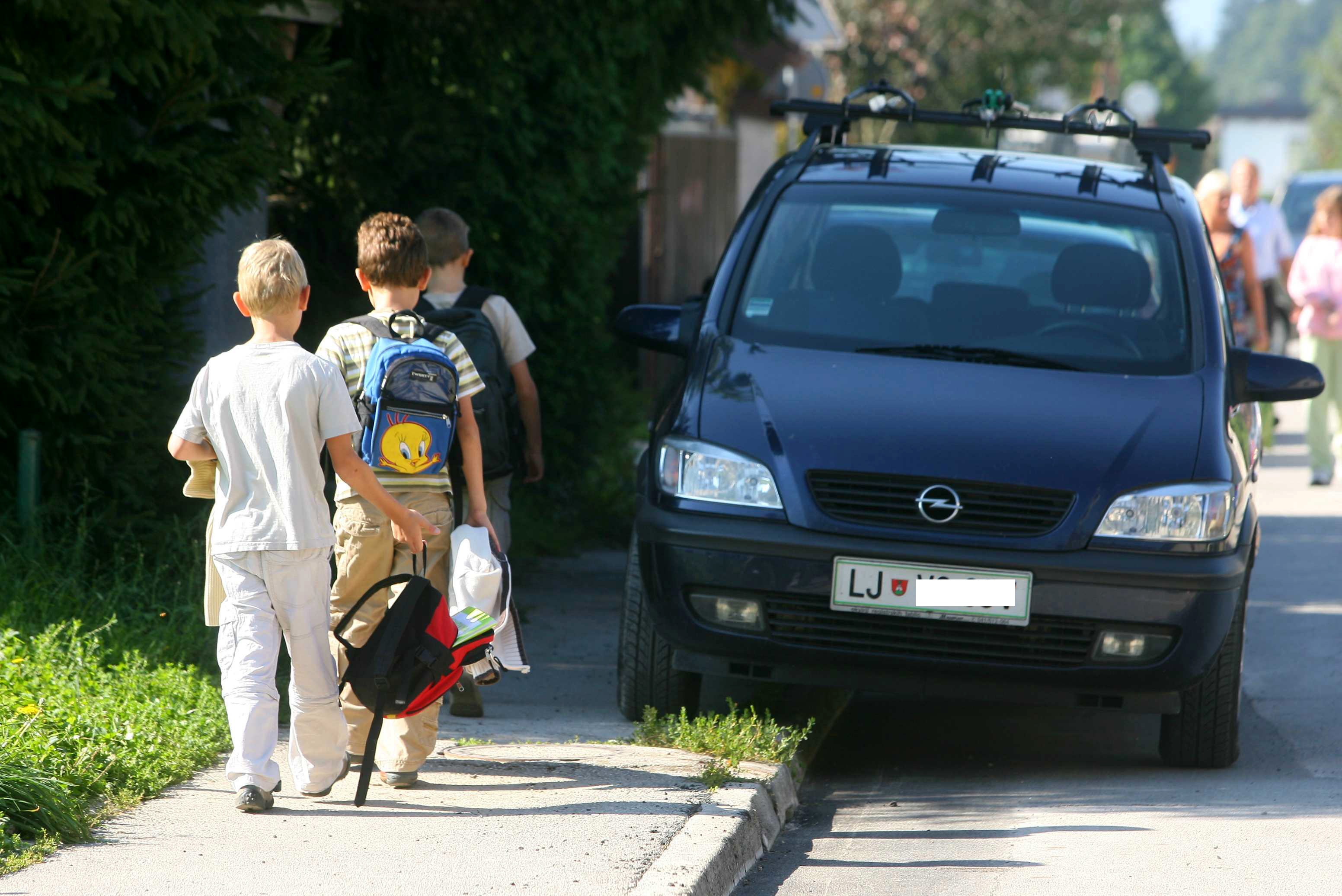 Otroci na poti iz šole