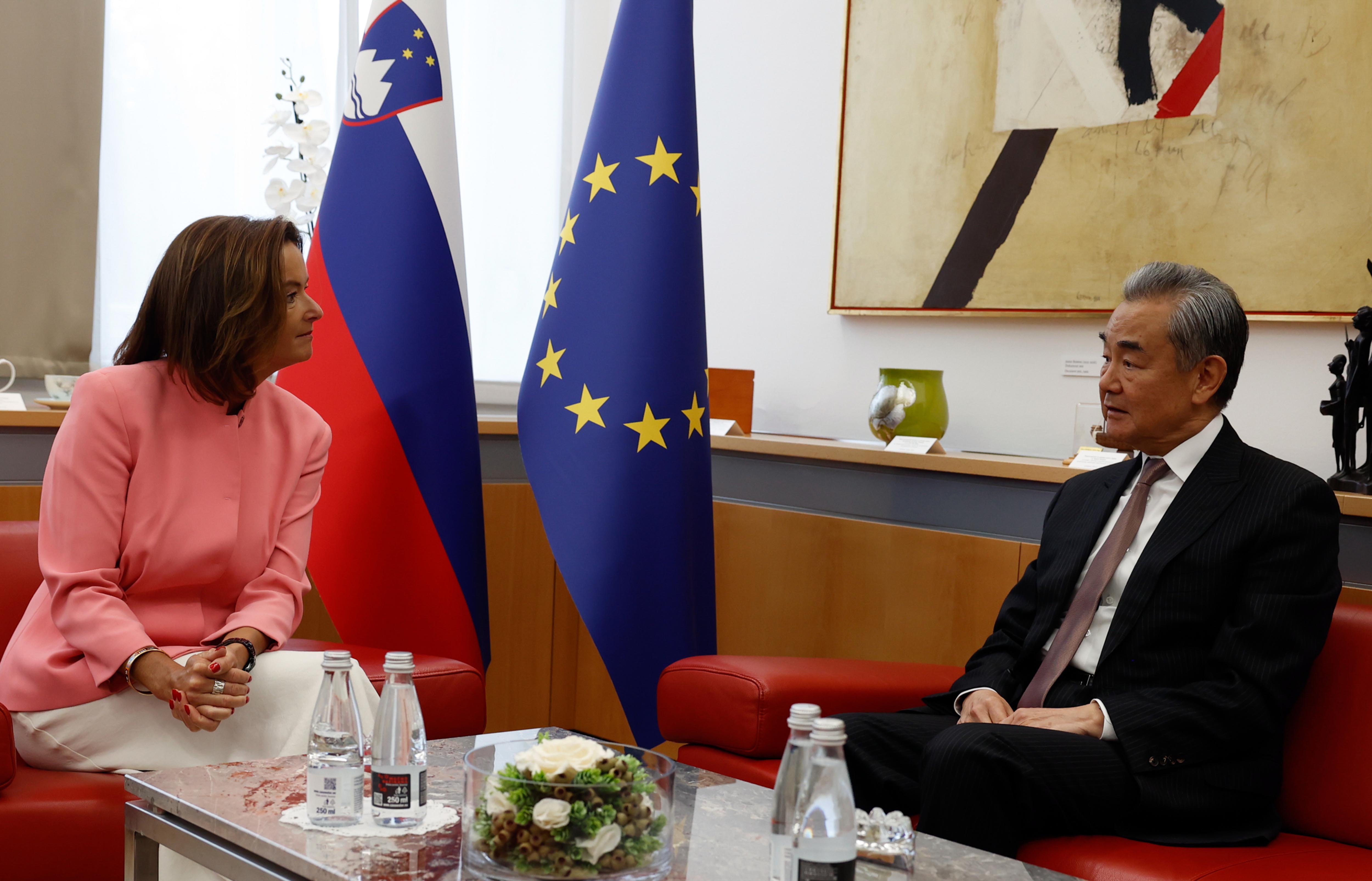 Tanja Fajon in Vang Ji