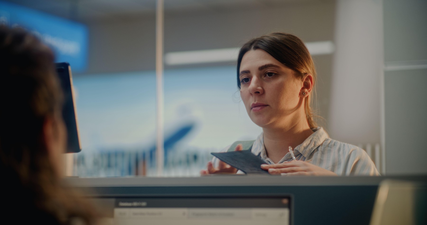 Pregled dokumentov na letališču