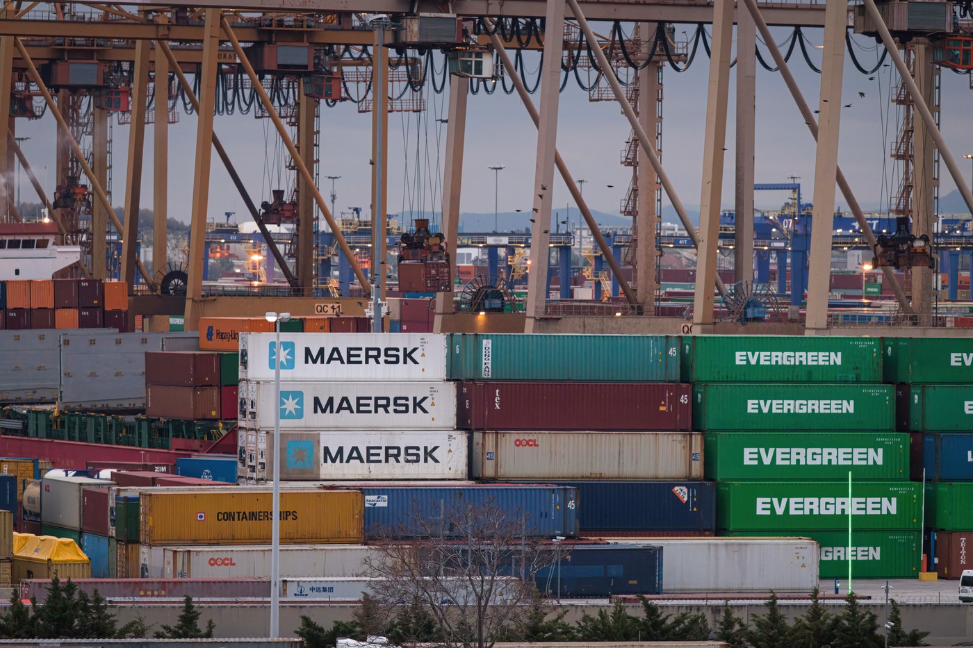 Kontejnerji v grškem pristanišču Pirej