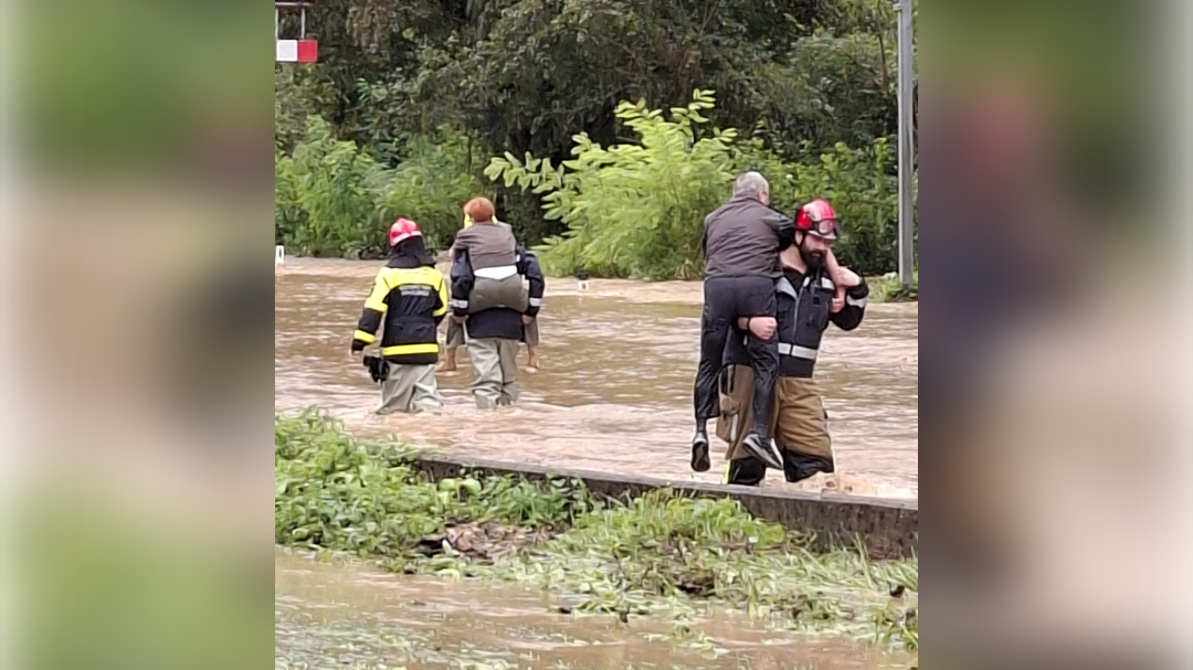 Gasilci pomagali domačinom