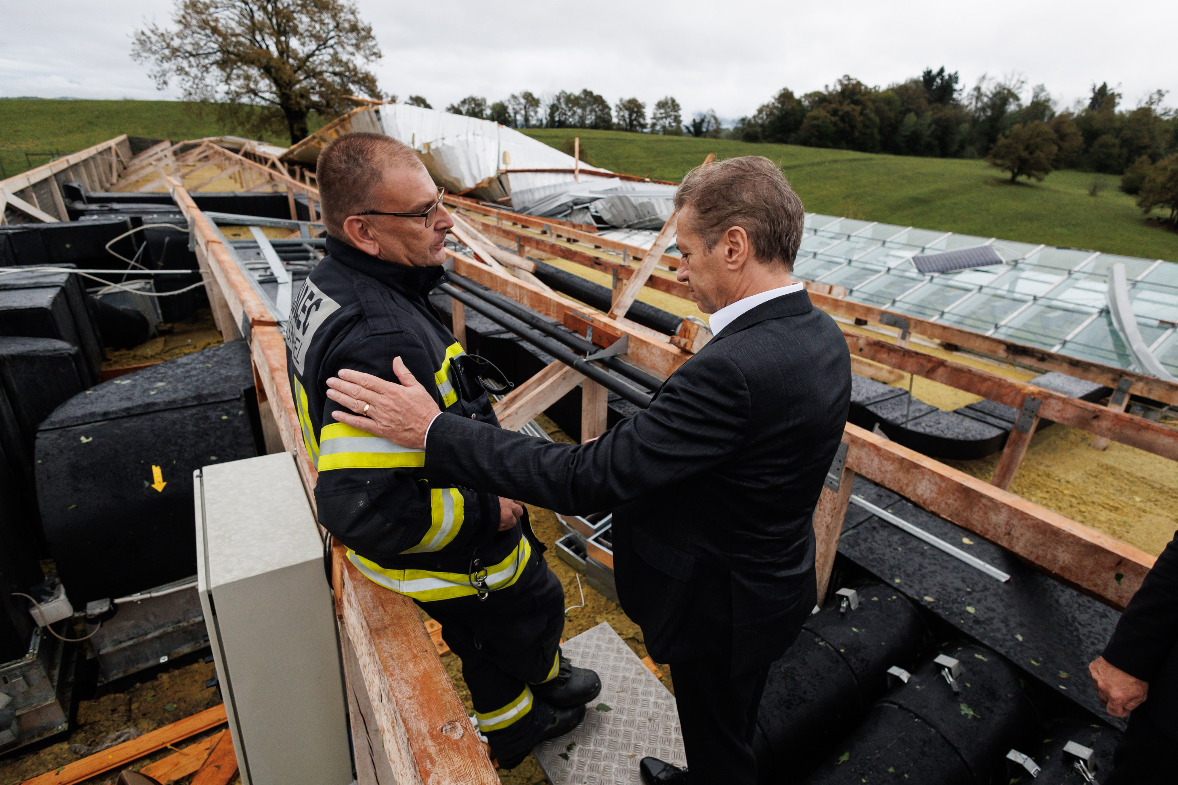 Premier Golob si je ogledal posledice neurja v Novem mestu