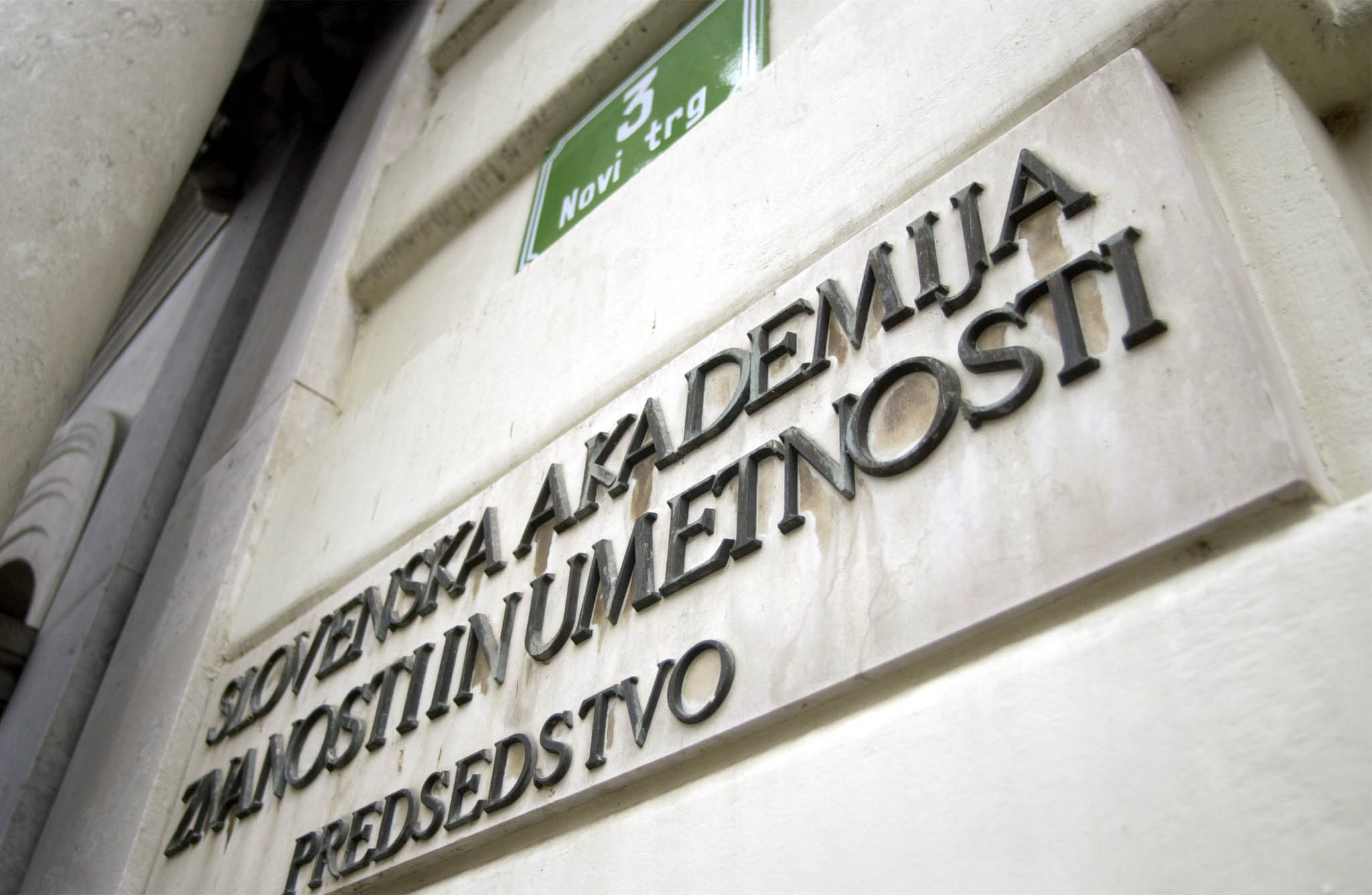 SLOVENIJA , LJUBLJANA , 27. NOVEMBER 2001 SLOVENSKA AKADEMIJA ZNANOSTI IN UMETNOSTI - SAZUFOTO: ARSEN PERIC/BOBO