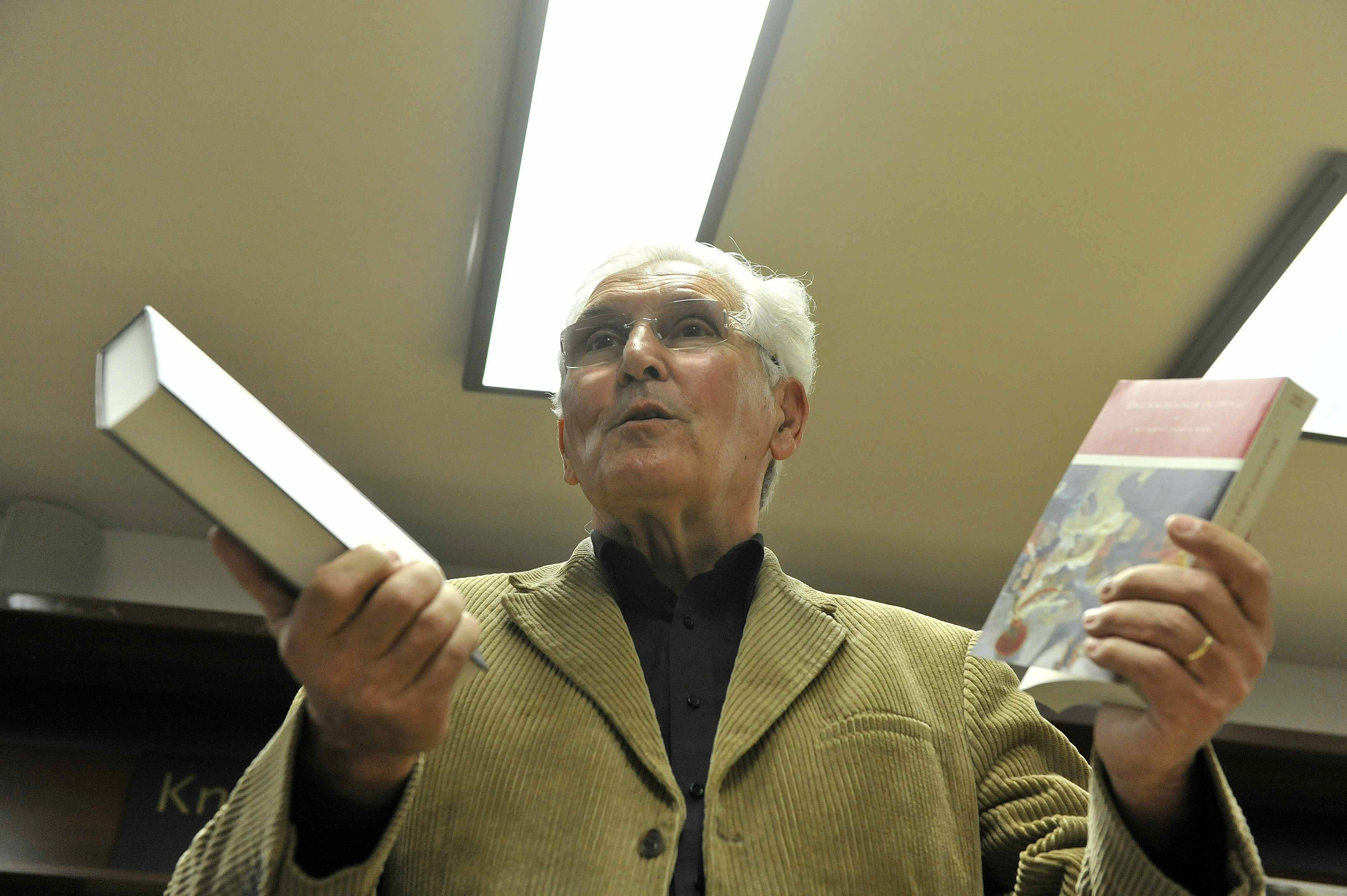 Slovenija, Ljubljana, 05.04.2012, 05. April 2012Niko Tos govori na predstavivi Miheljakove knjige Kulturni boj v barvah., kultura,politika, portret Foto: Ziga Zivulovic jr./Bobo