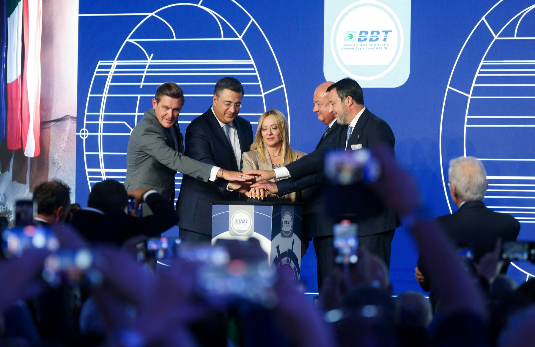 Slovesnosti ob preboju sta se danes udeležila italijanska premierka Giorgia Meloni in avstrijski kancler Christian Stocker.