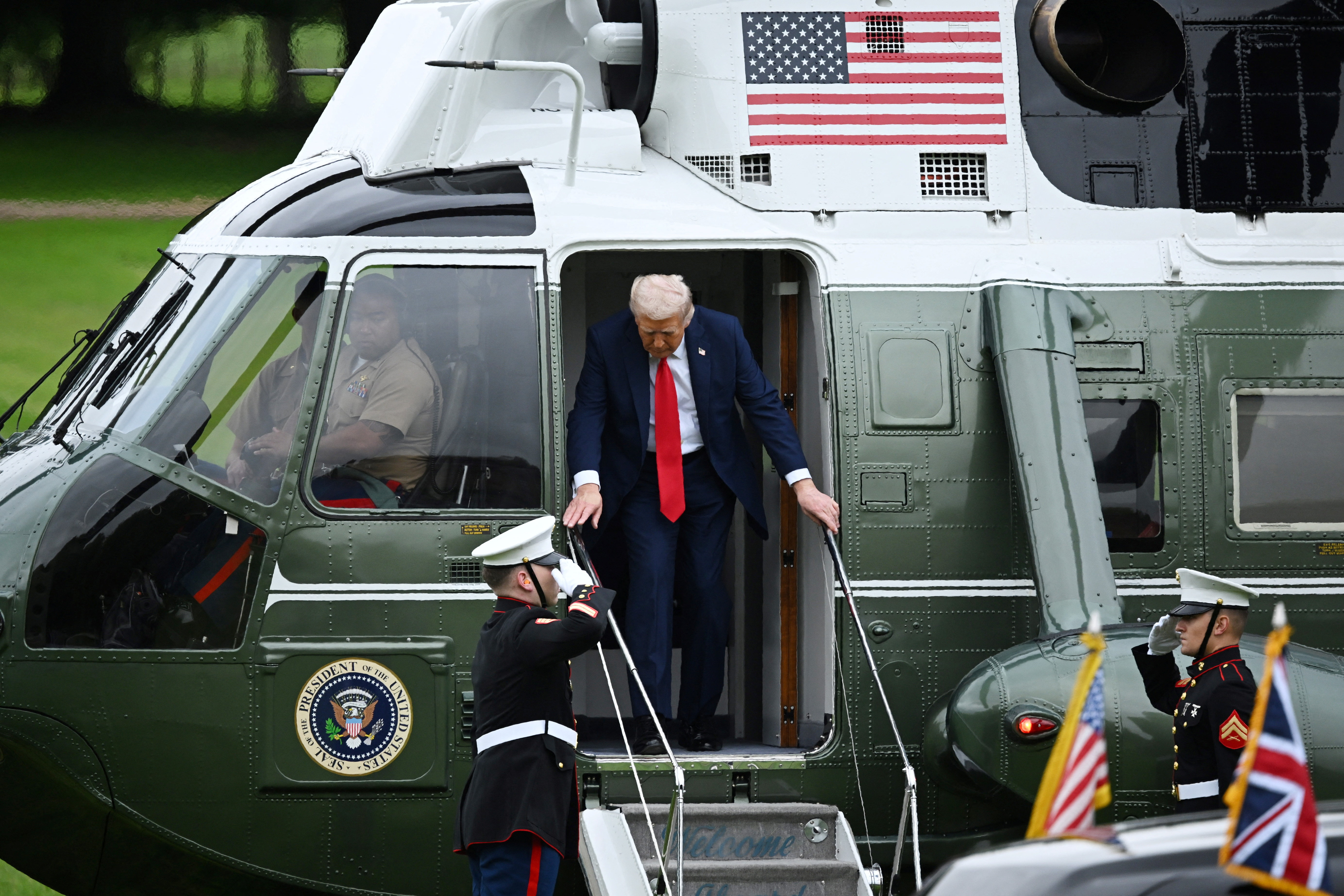 U.S. President Donald Trump arrives by helicopter at Chequers, the country home of the British prime minister, on September 18, 2025 in Aylesbury, England.     Leon Neal/Pool via REUTERS
