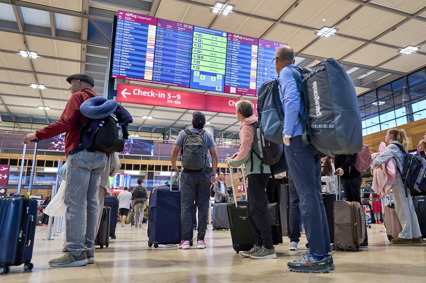 Gneča na letališčih po kibernetskem napadu