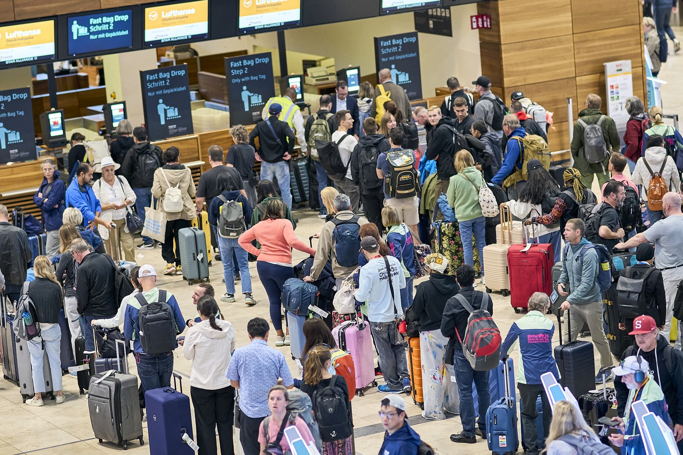 Gneča na letališčih po kibernetskem napadu