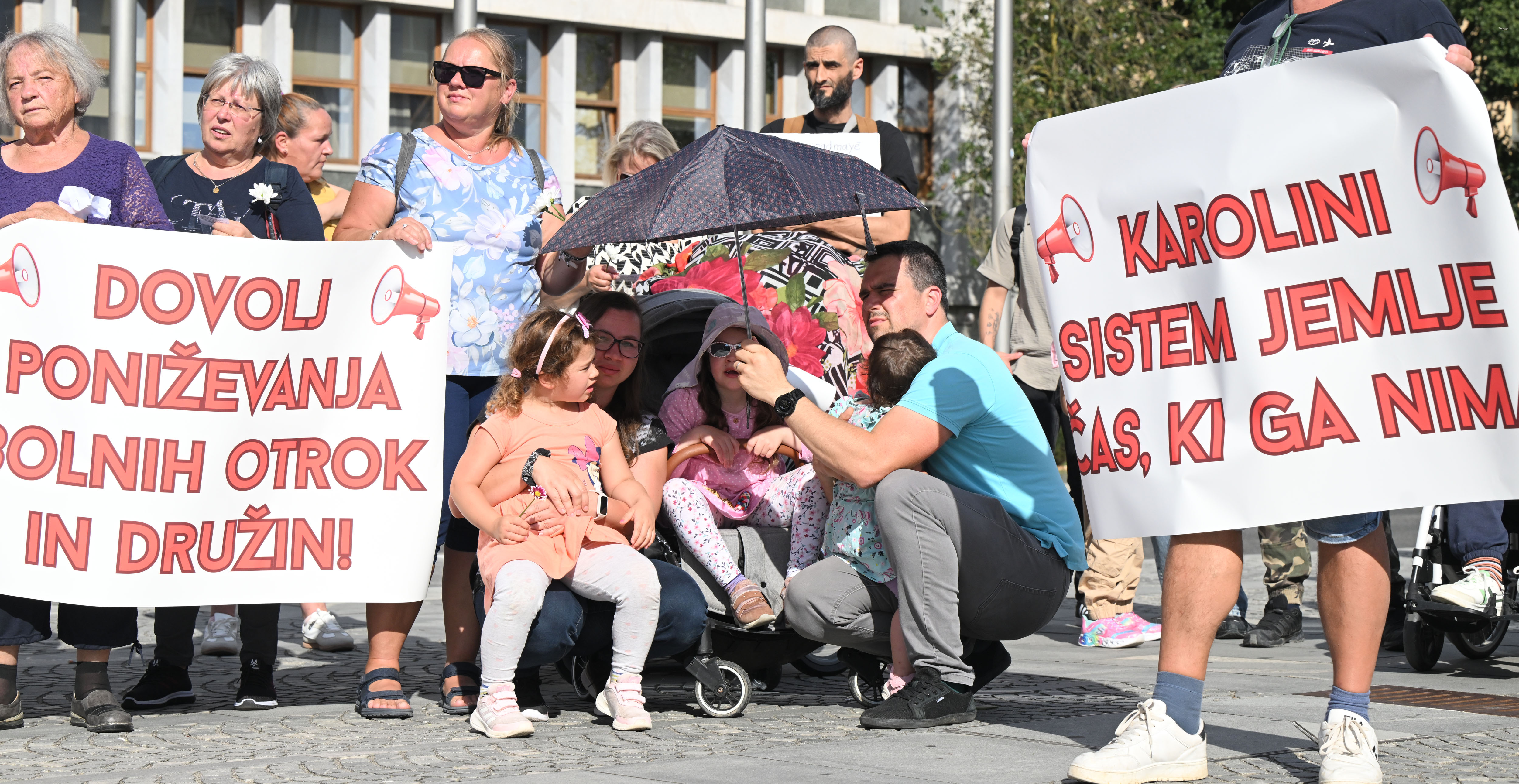 Protestni shod staršev otrok z redkimi boleznimi in posebnimi potrebami
