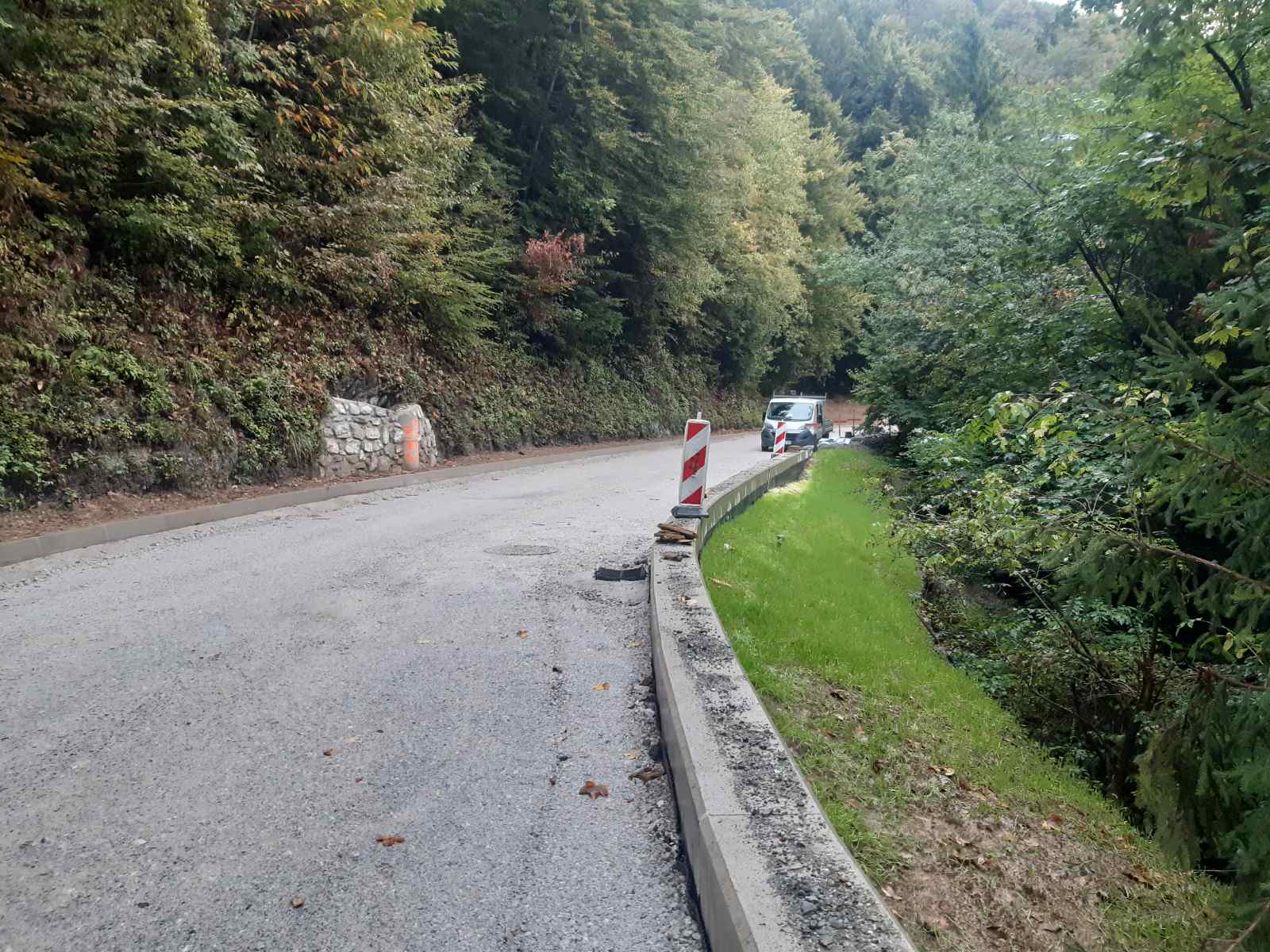 Dela na cesti pod Joštom