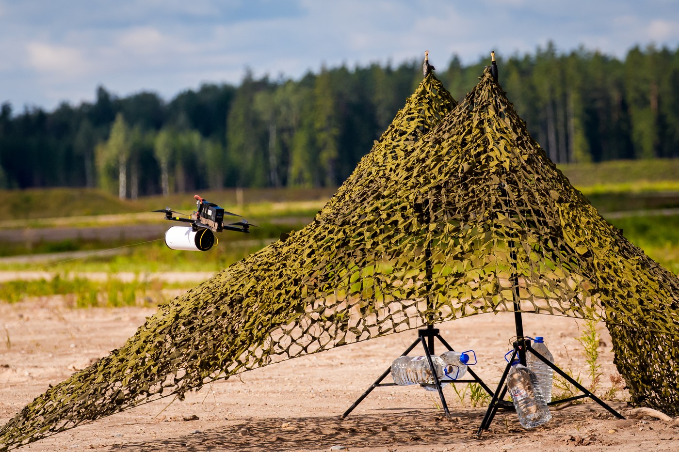 Vojaški dron na vajah