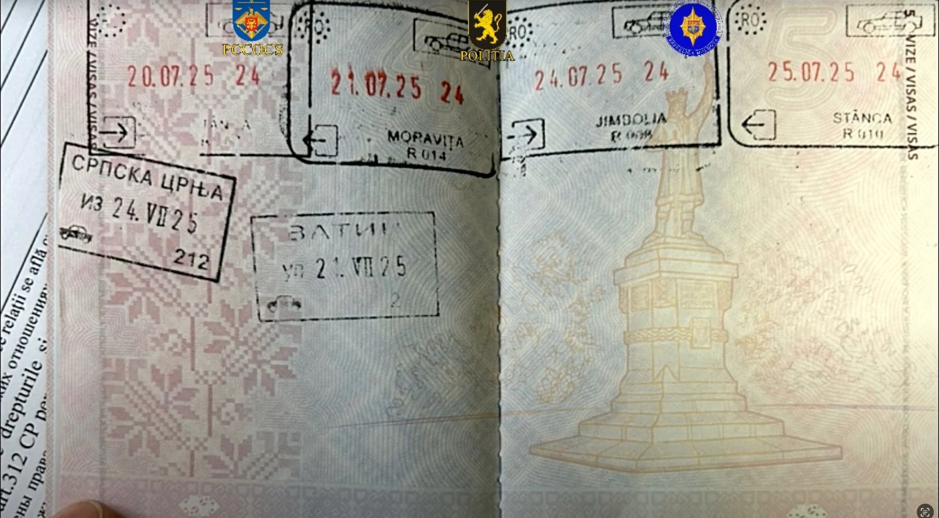Zaseženi potni list z žigi, ki dokazujejo potovanja v Srbijo