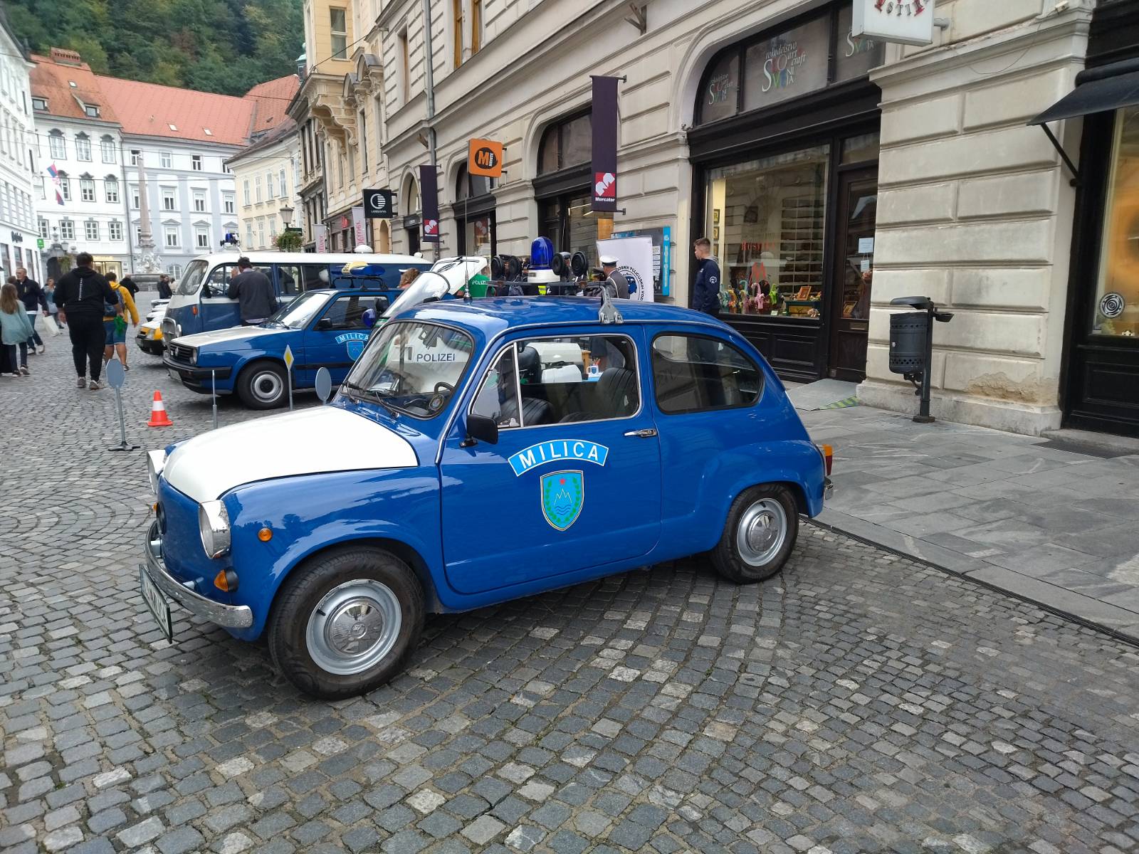 Razstava društva starodobnih policijskih vozil