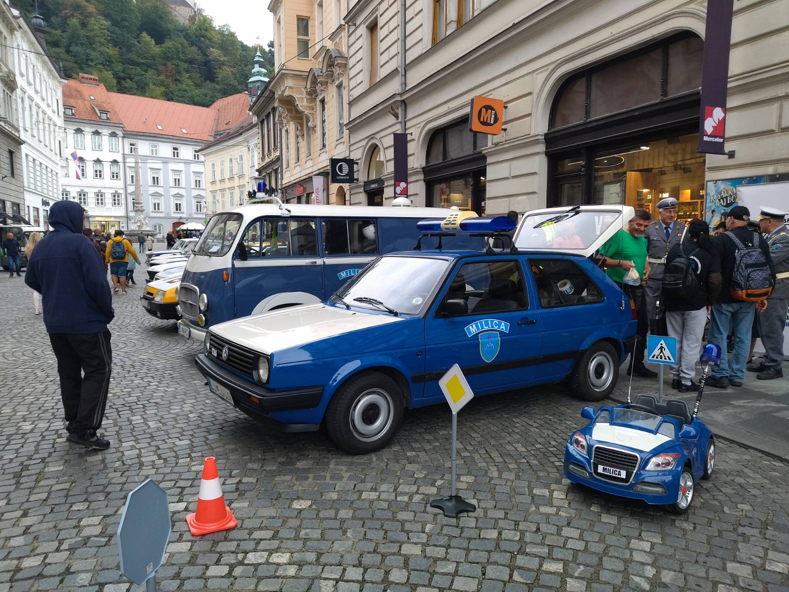 Razstava društva starodobnih policijskih vozil