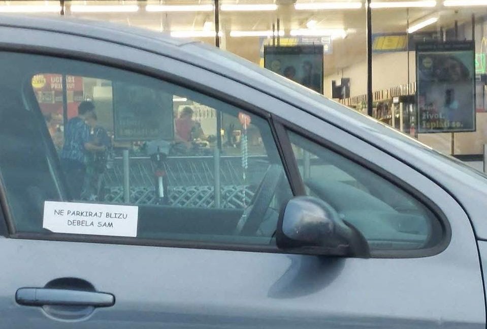 Nalepka na avtu v Vinkovcih