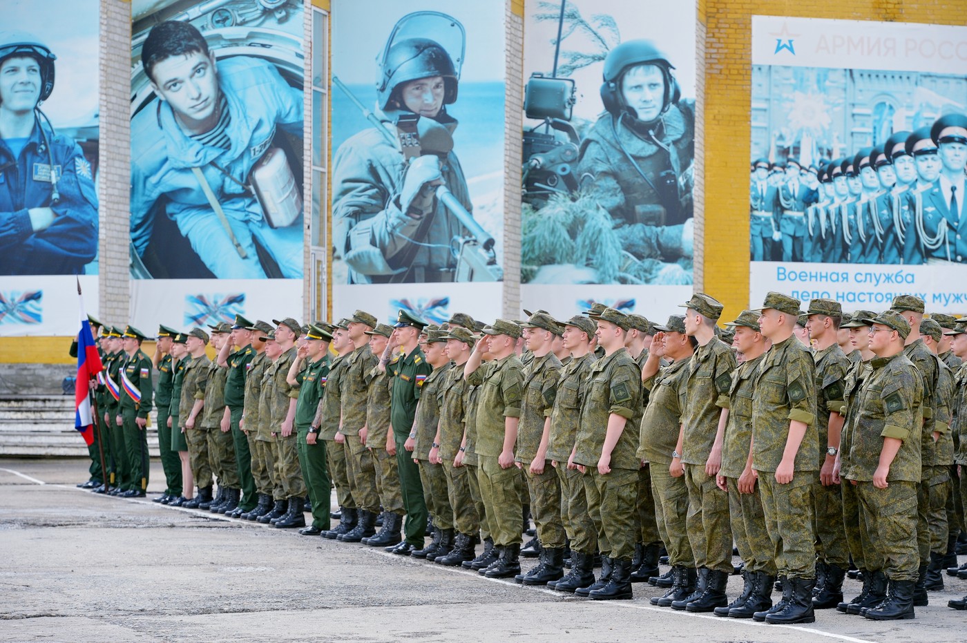 Ruski naborniki med letošnjim poletnim naborom