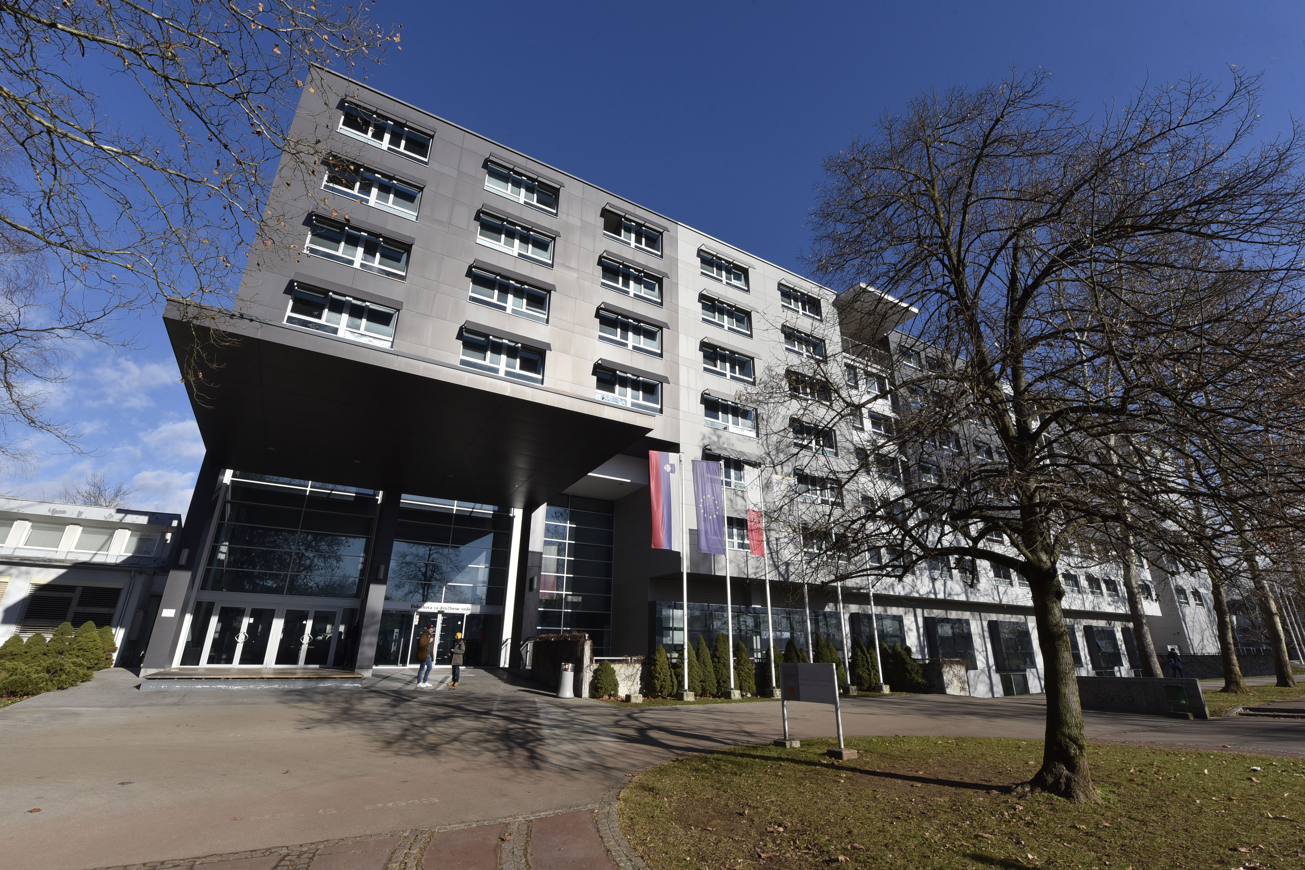 Fakulteta za družbene vede