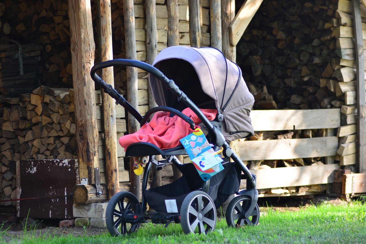 Spanje otroka na prostem