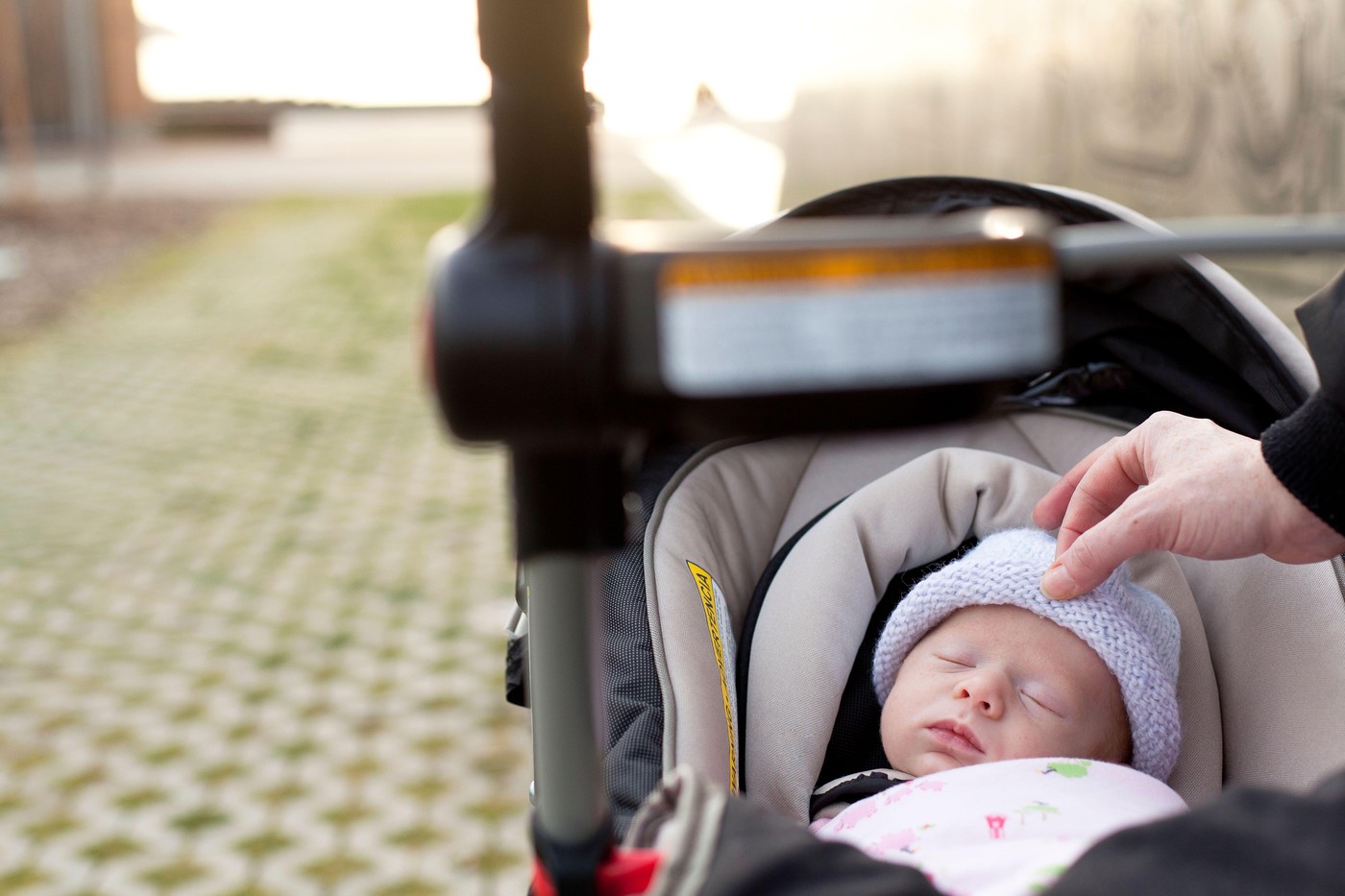 Spanje otroka na prostem