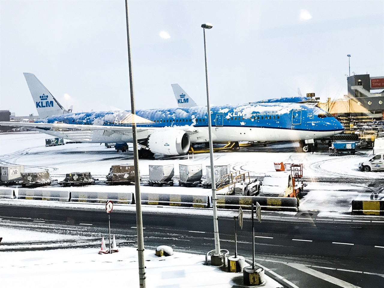 snežne razmere na letališču v amsterdamu