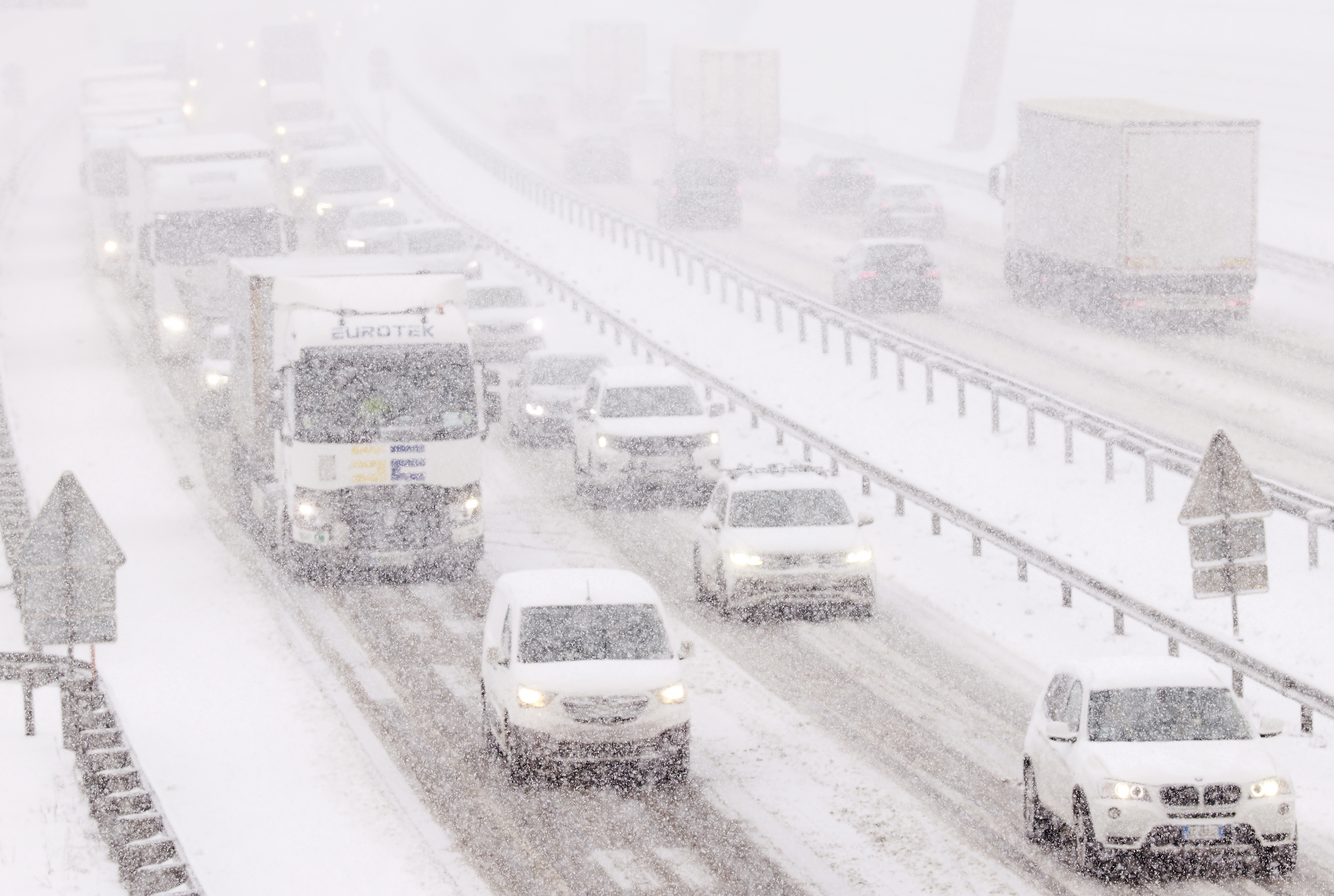 Sneg pobelil Slovenijo