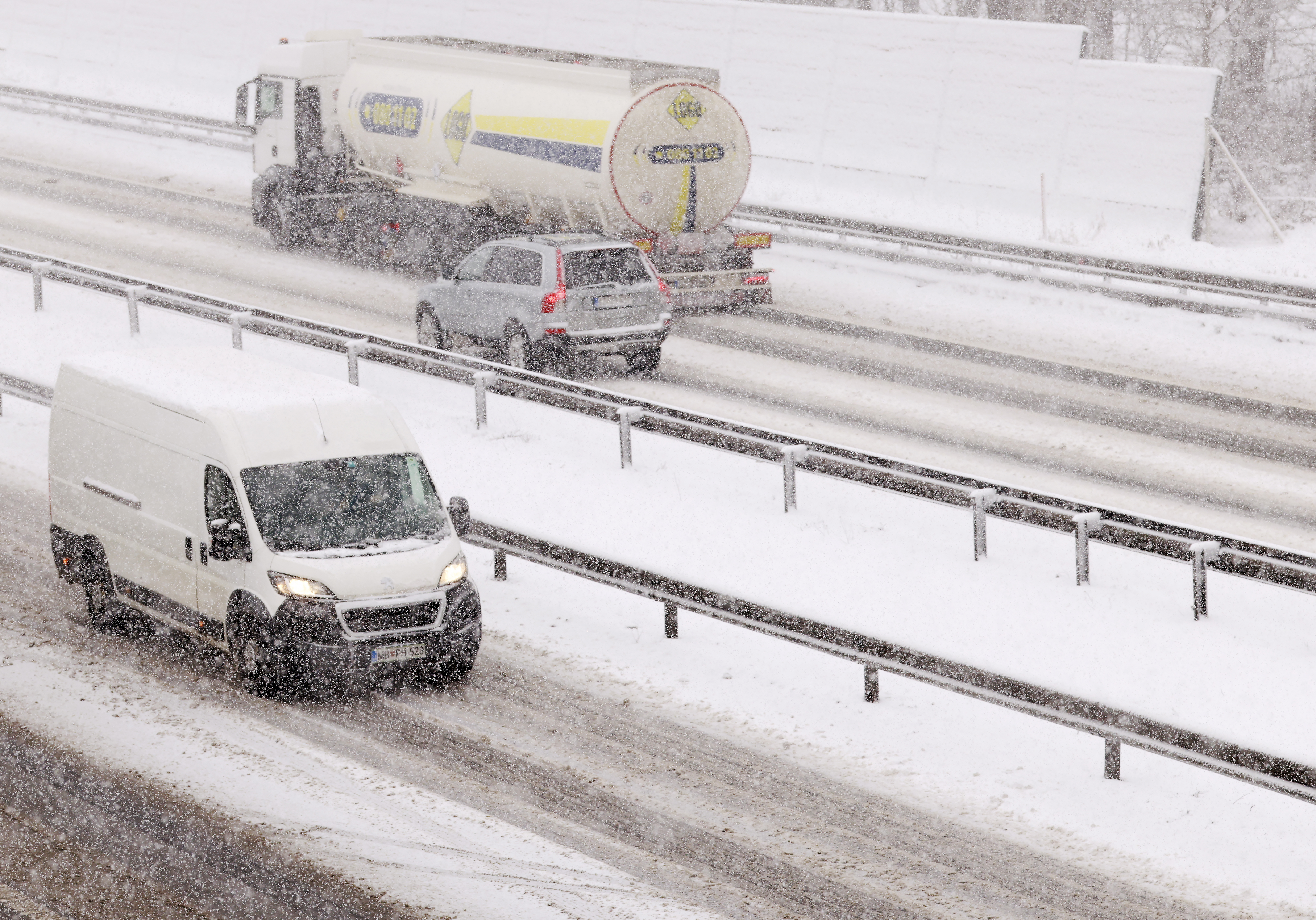 Sneg pobelil Slovenijo