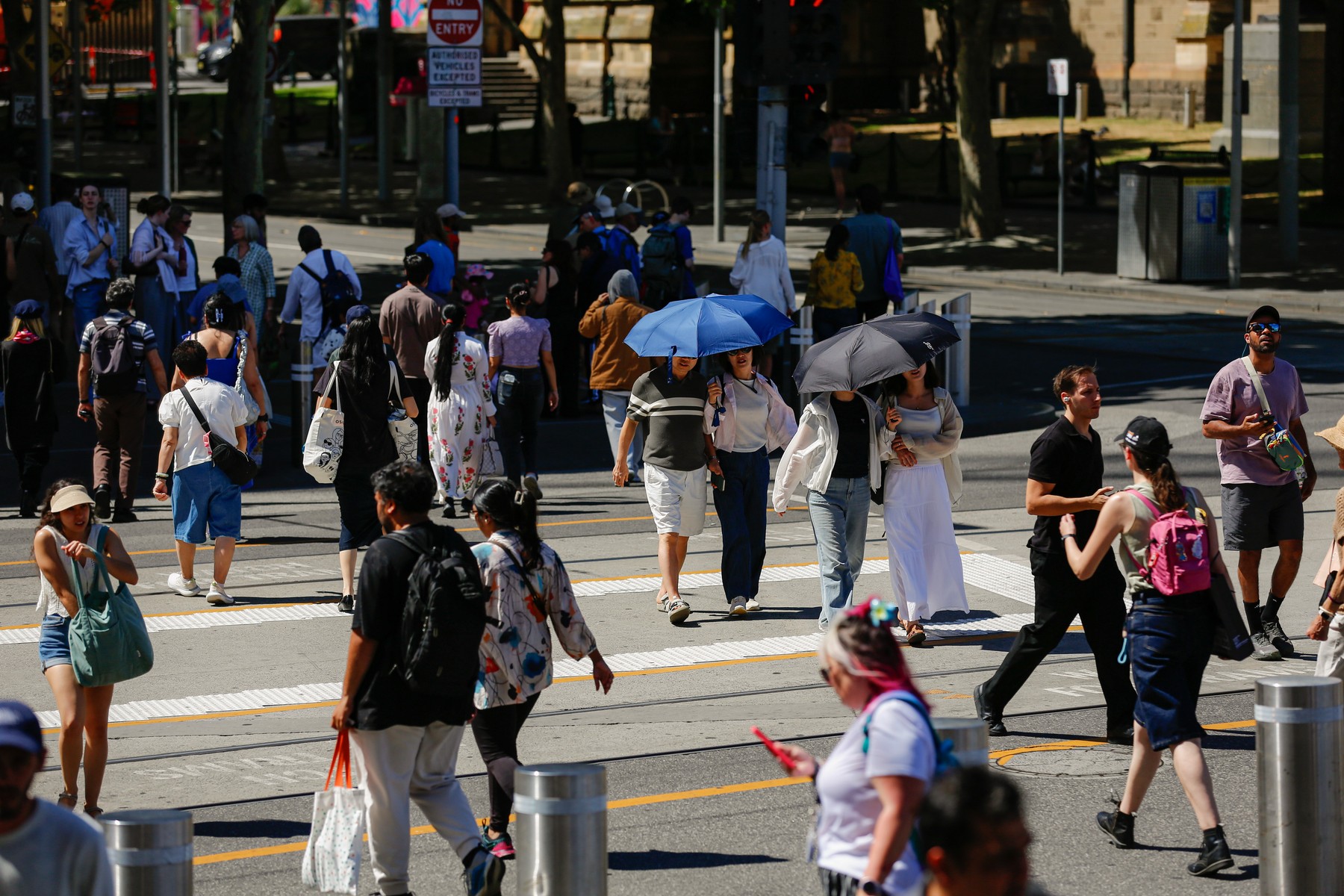 Jug Avstralije je v primežu vročinskega vala, kjer so temperature v nekaterih mestih presegle 40 stopinj Celzija.