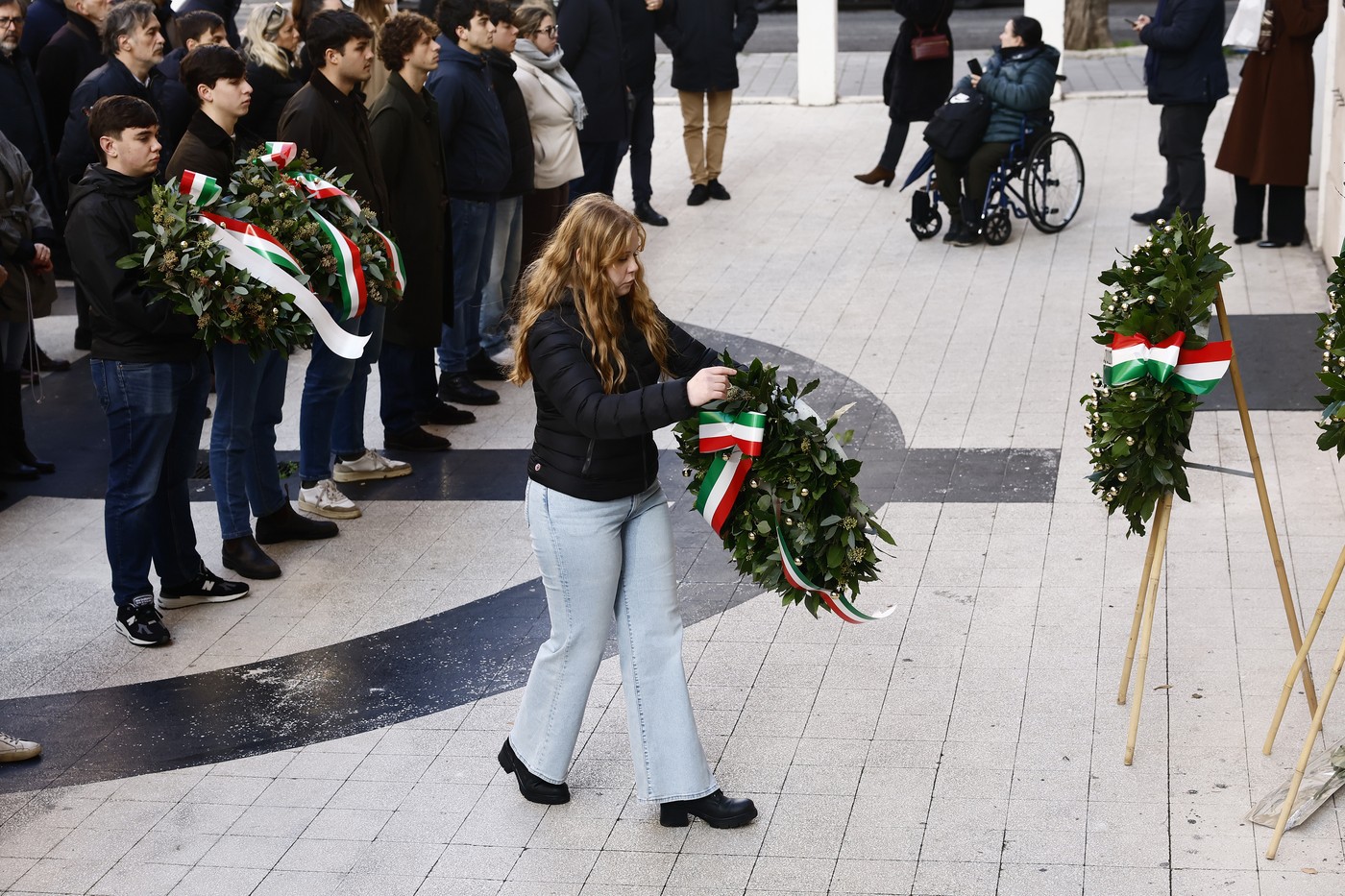 Polaganje vencev pred nekdanjim sedežem MSI v Rimu