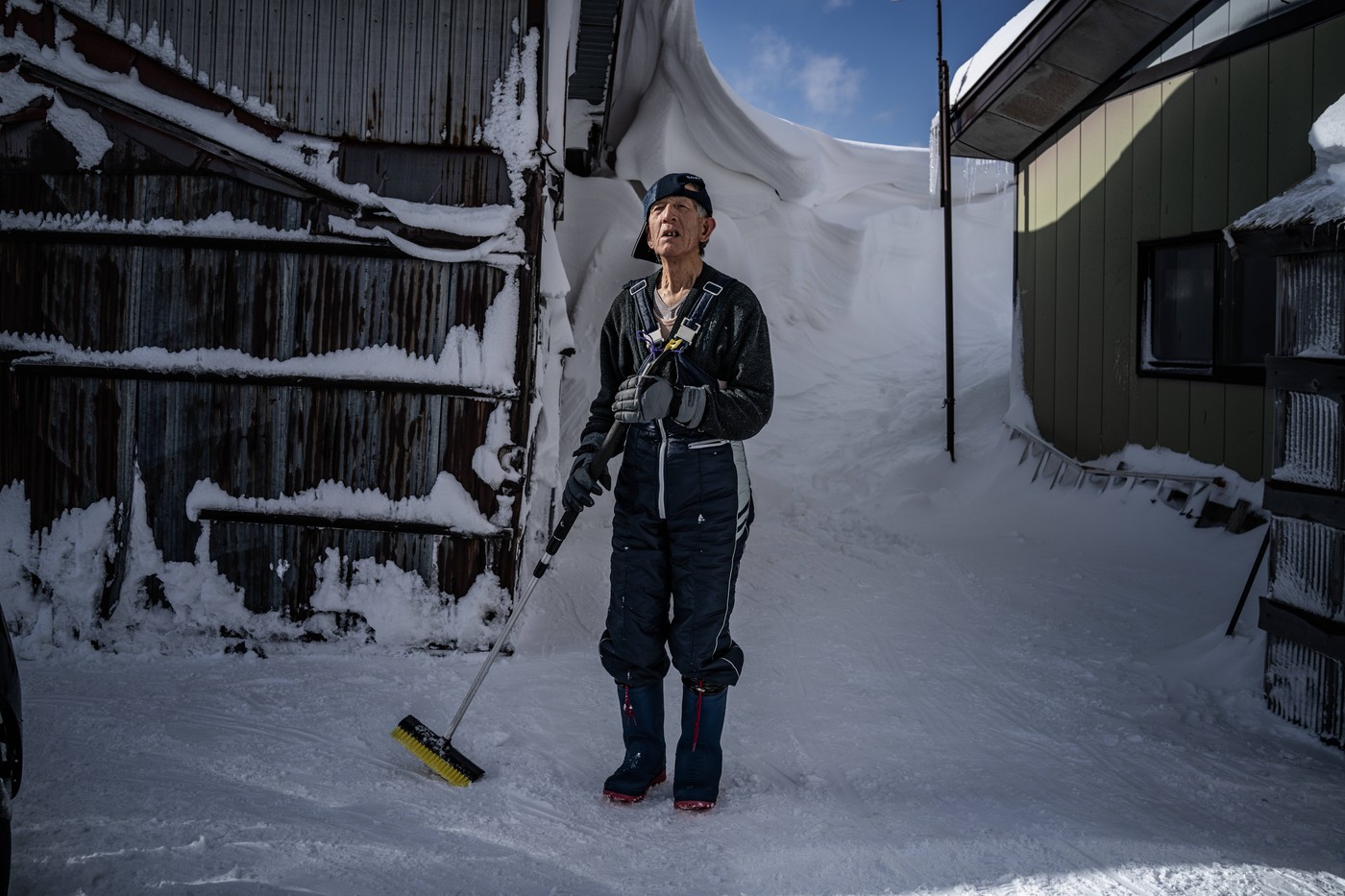 prebivalec japonskega mesta Aomori, kjer zapade največ snega