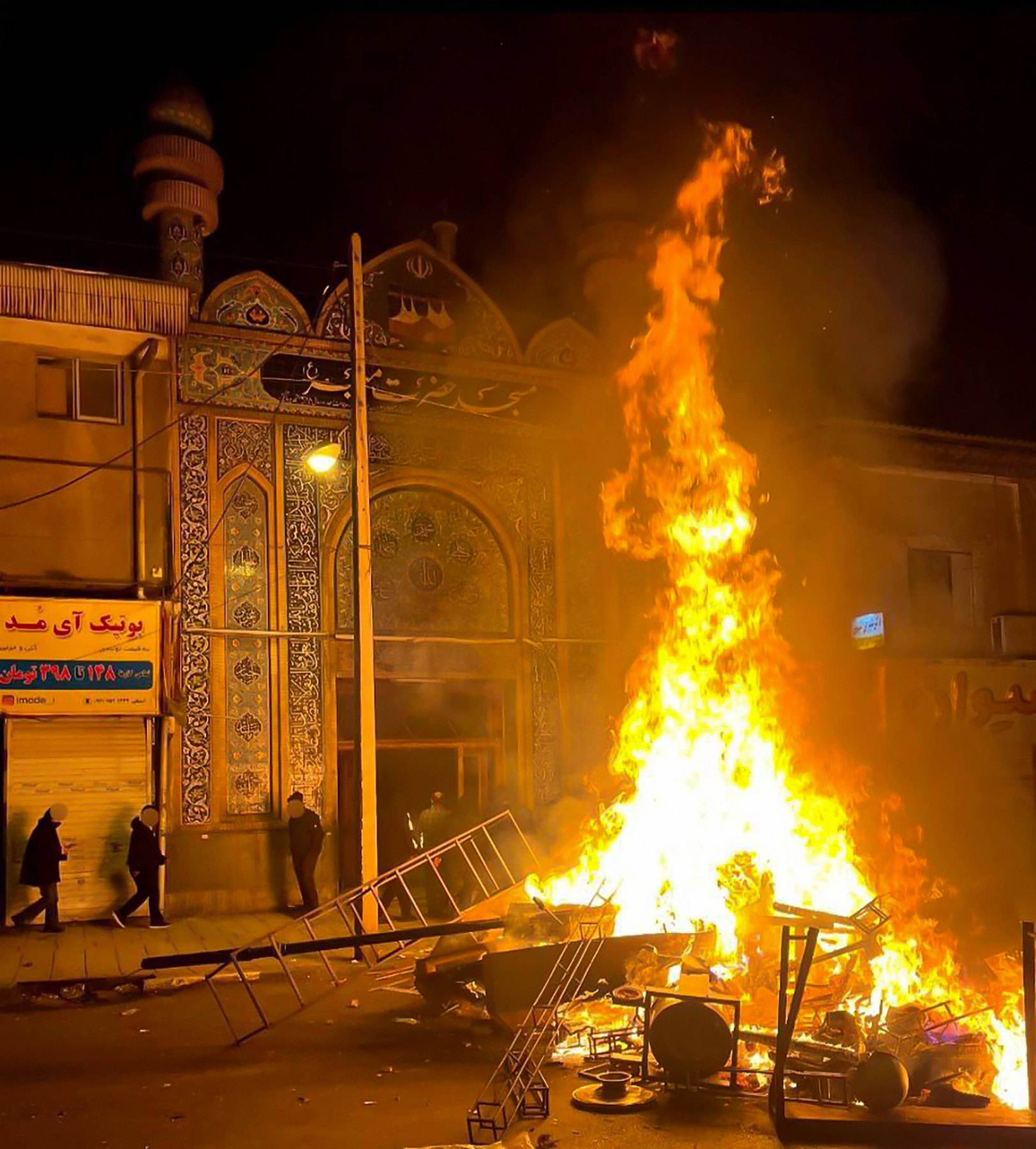 Gorgan, Golestan Province, Iran, 10/01/2026 – Flames rise from burning debris in the middle of a street in Gorgan on January 10, 2026, as protesters set fire to makeshift barricades