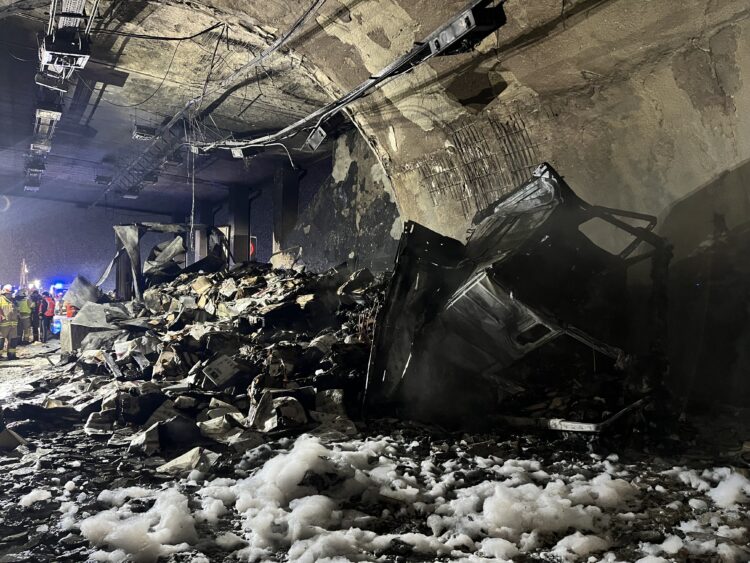 Brand-LKW-Brentenbergtunnel-1-750x563.jpeg požar v predoru