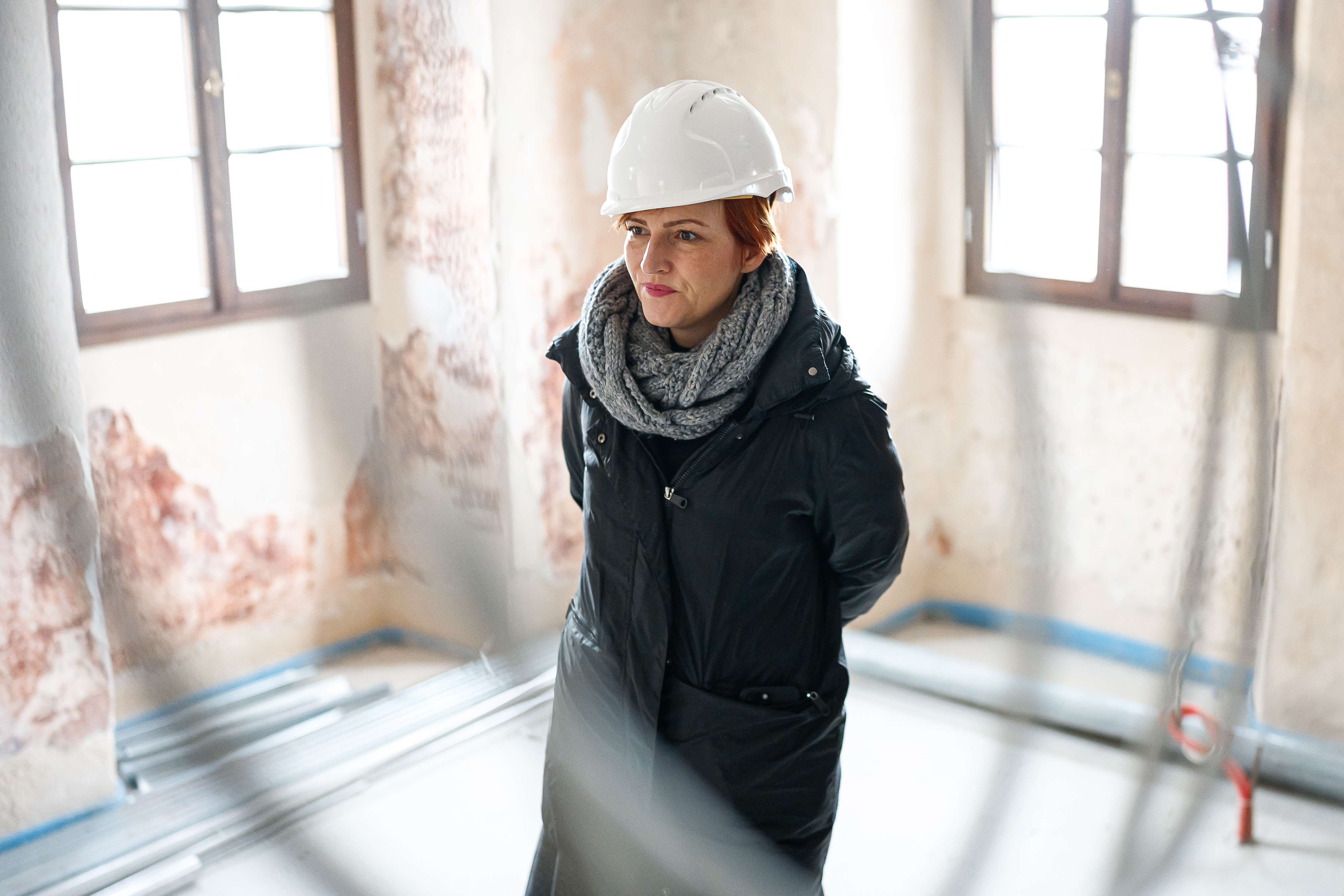 Ministrica za kulturo Asta Vrecko si je ogledala potek obnove gradu Turjak.