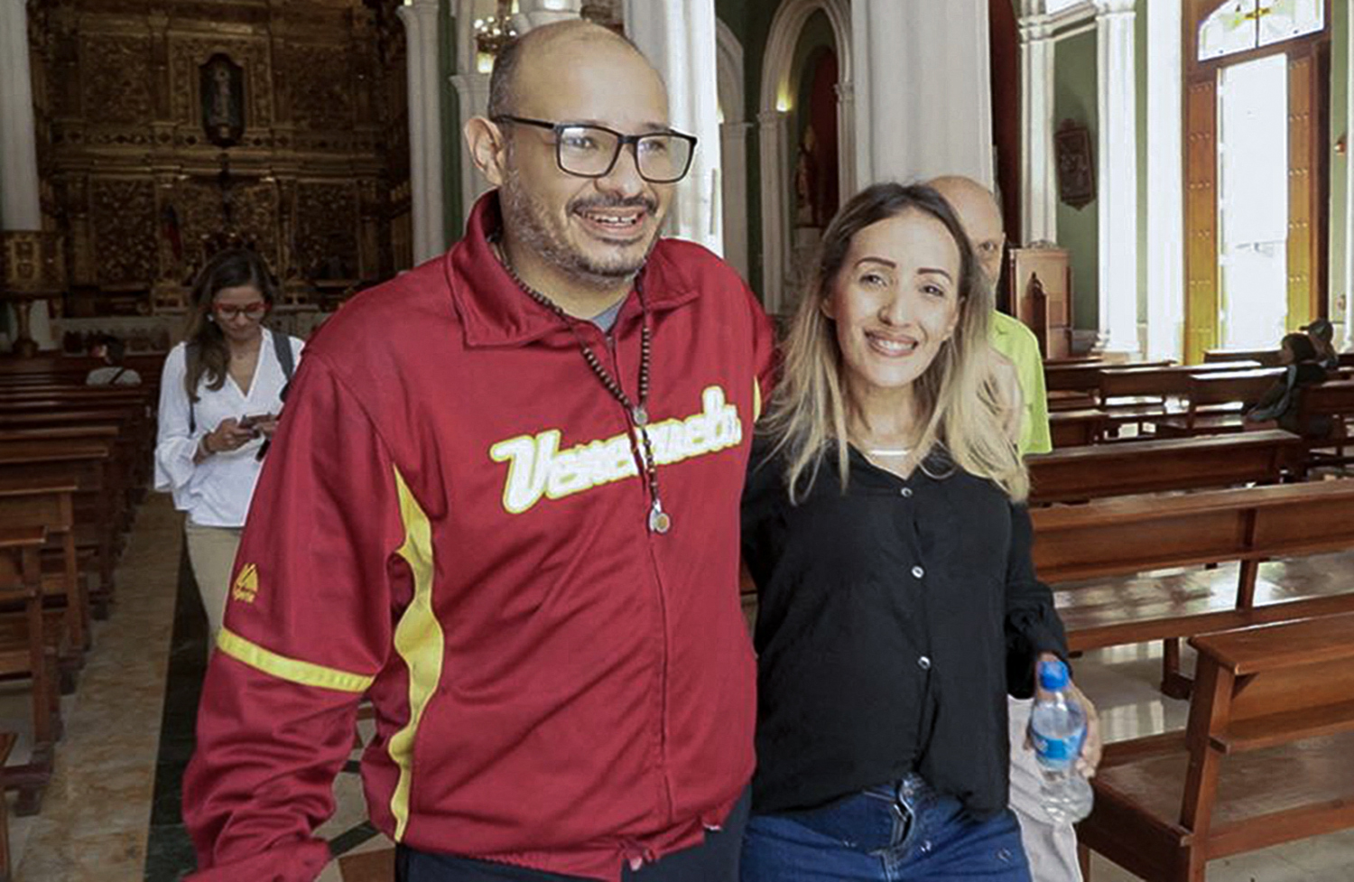 Venezuelski novinar Carlos Julio Rojas ob odhodu iz zapora v Caracasu