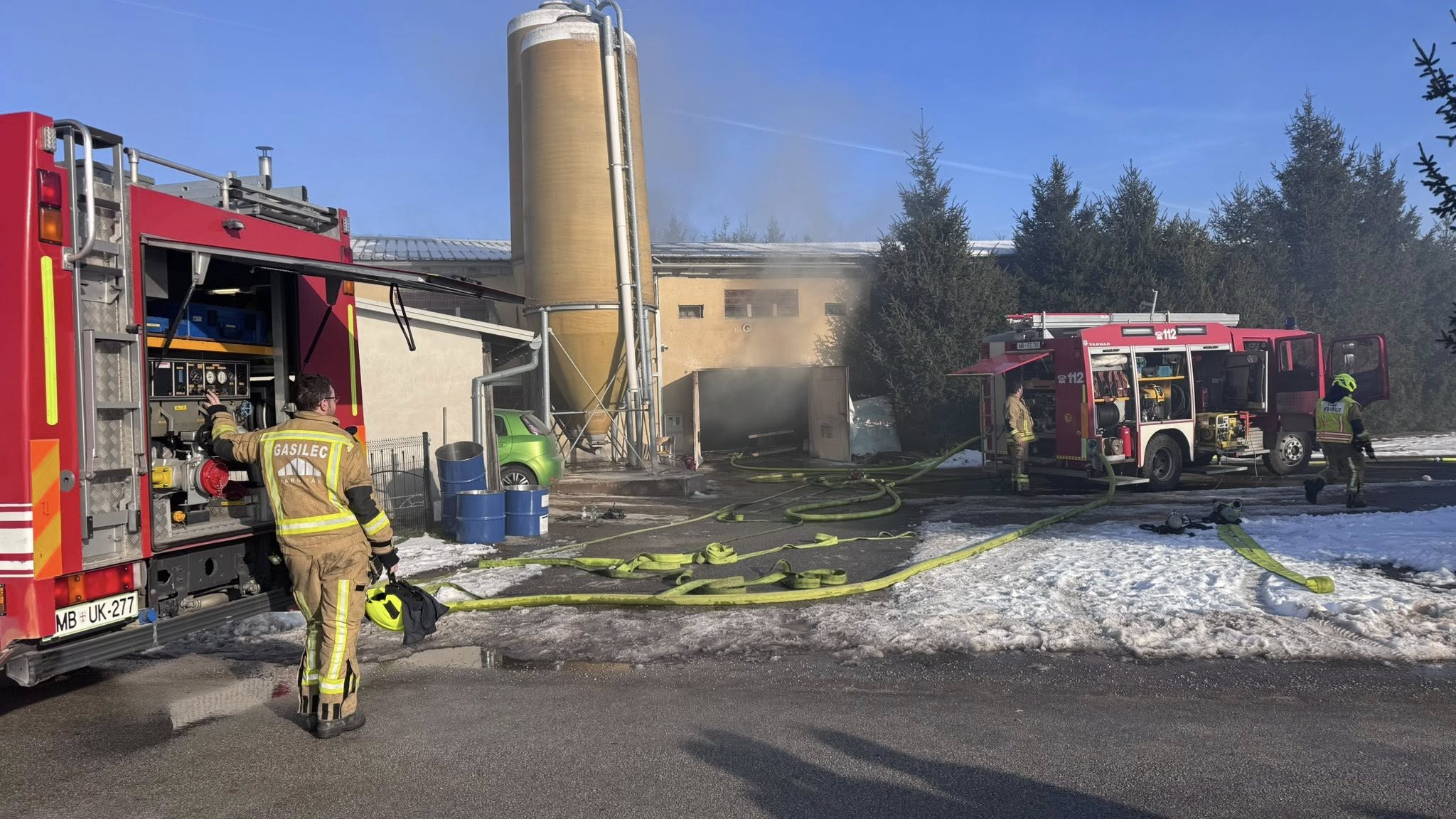 Požar na piščančji farmi v Njivercah