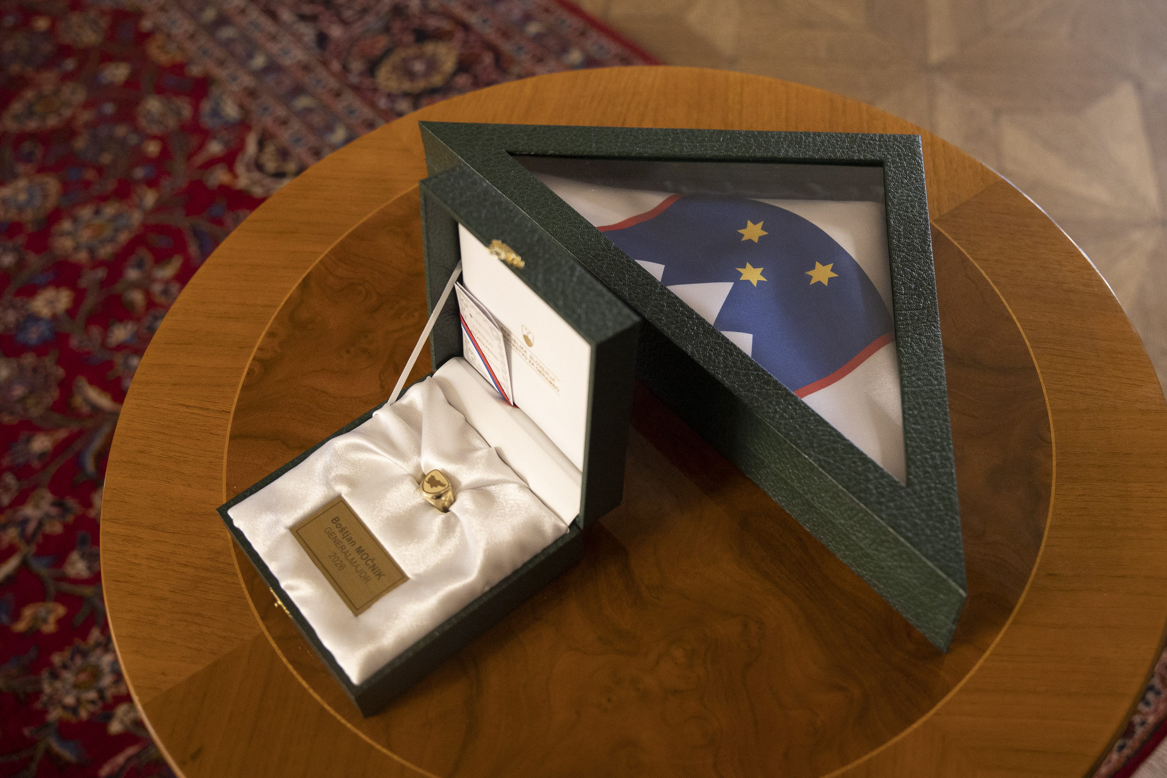 Ljubljana, predsedniska palaca.Predsednica republike Natasa Pirc Musar je povisala nacelnika Generalstaba Slovenske vojske brigadirja Bostjana Mocnika v cin generalmajorja Slovenske vojske.