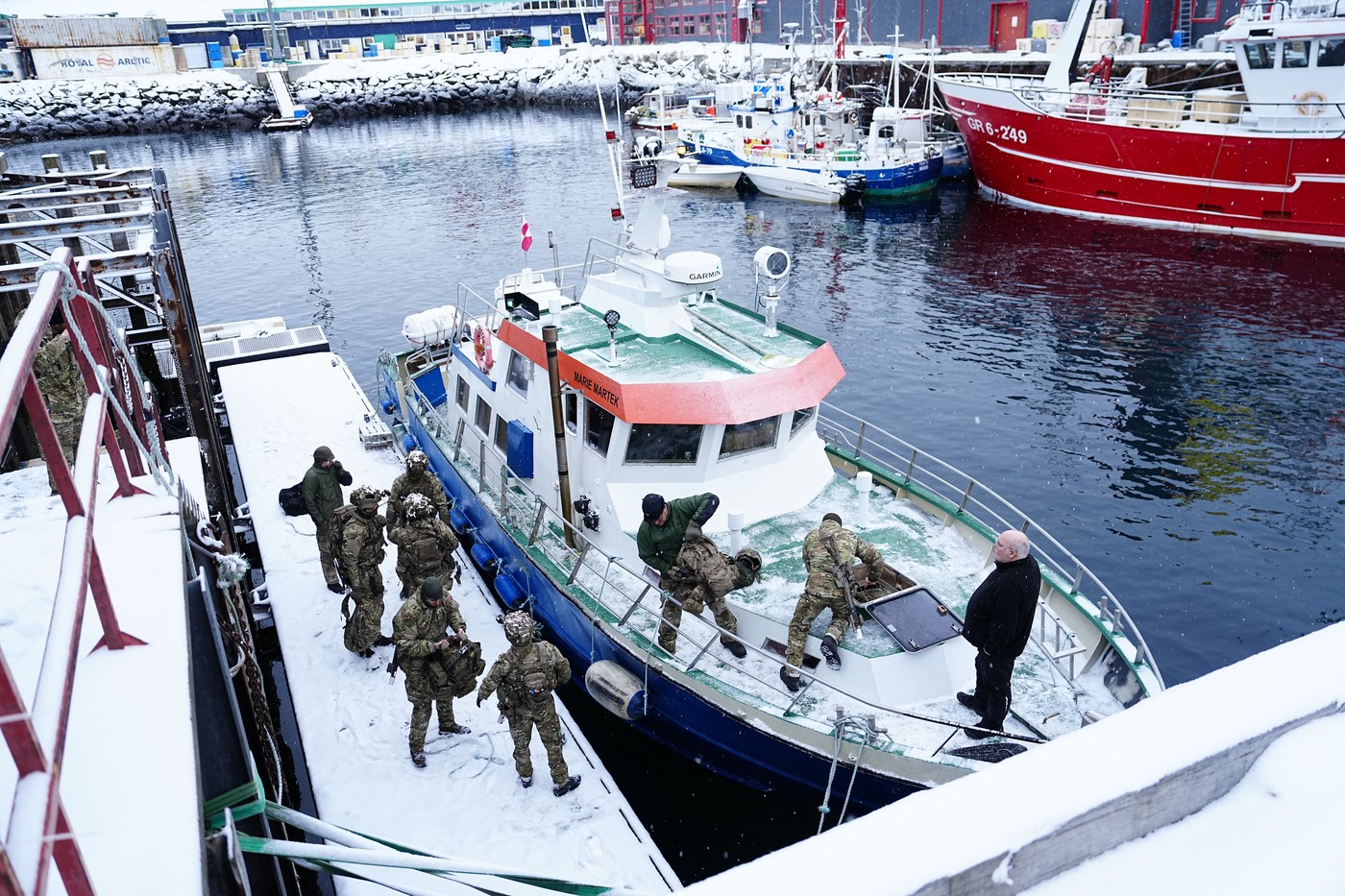 Danski vojaki so prispeli v pristanišče Nuuk na Grenlandiji