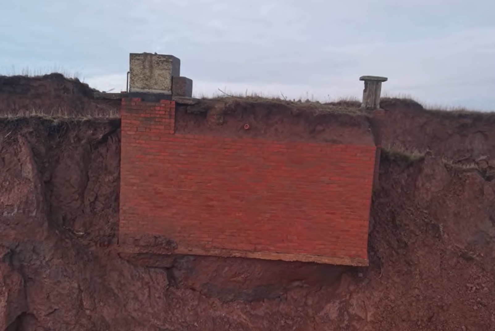 bunker v Yorkshiru, Velika Britanija, ki mu grozi, da bo zaradi erozije strmoglavil v morje