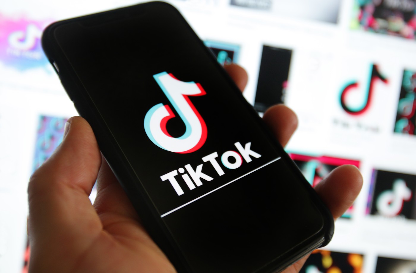 TokTok logo na pametnem telefonu
