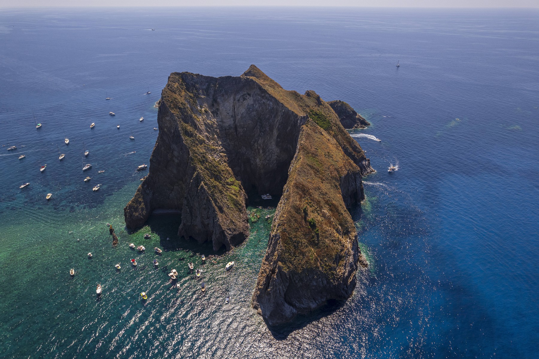 Otok Palmarola, Italija
