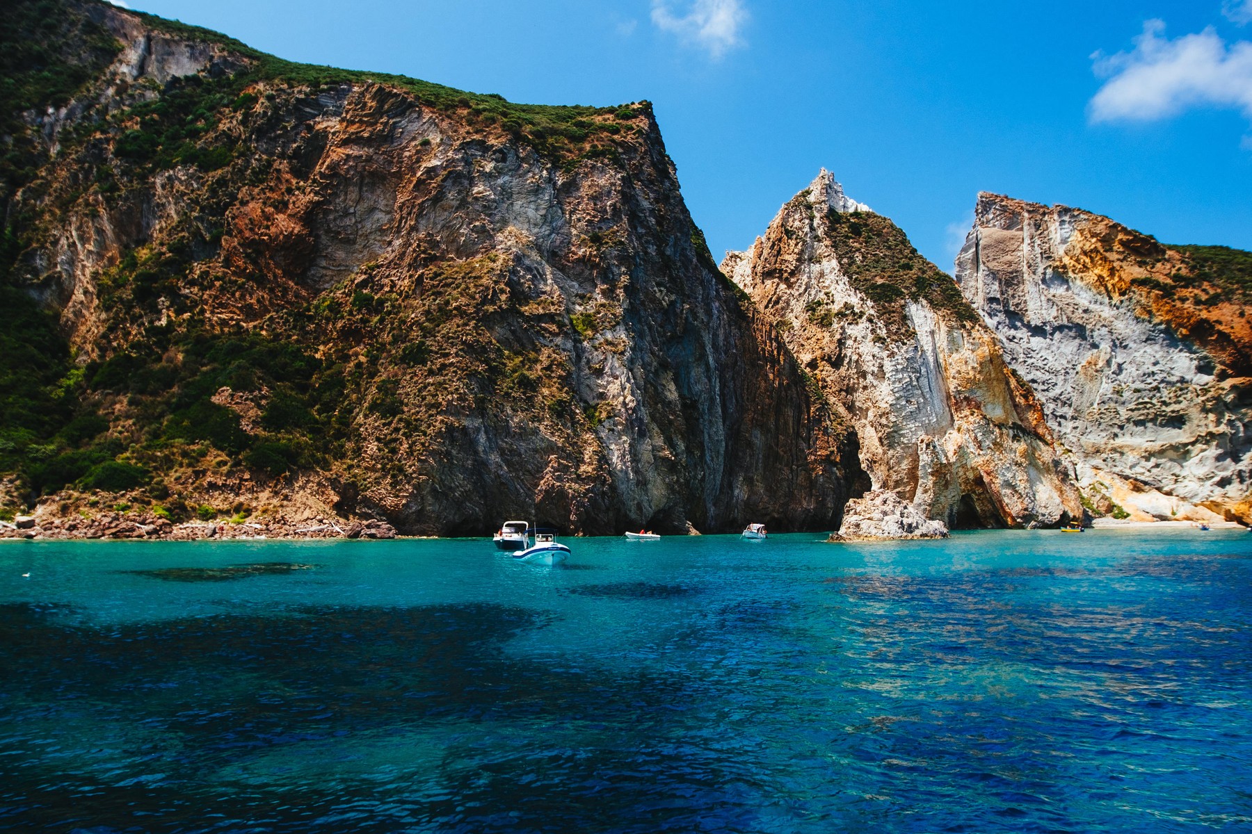 Otok Palmarola, Italija