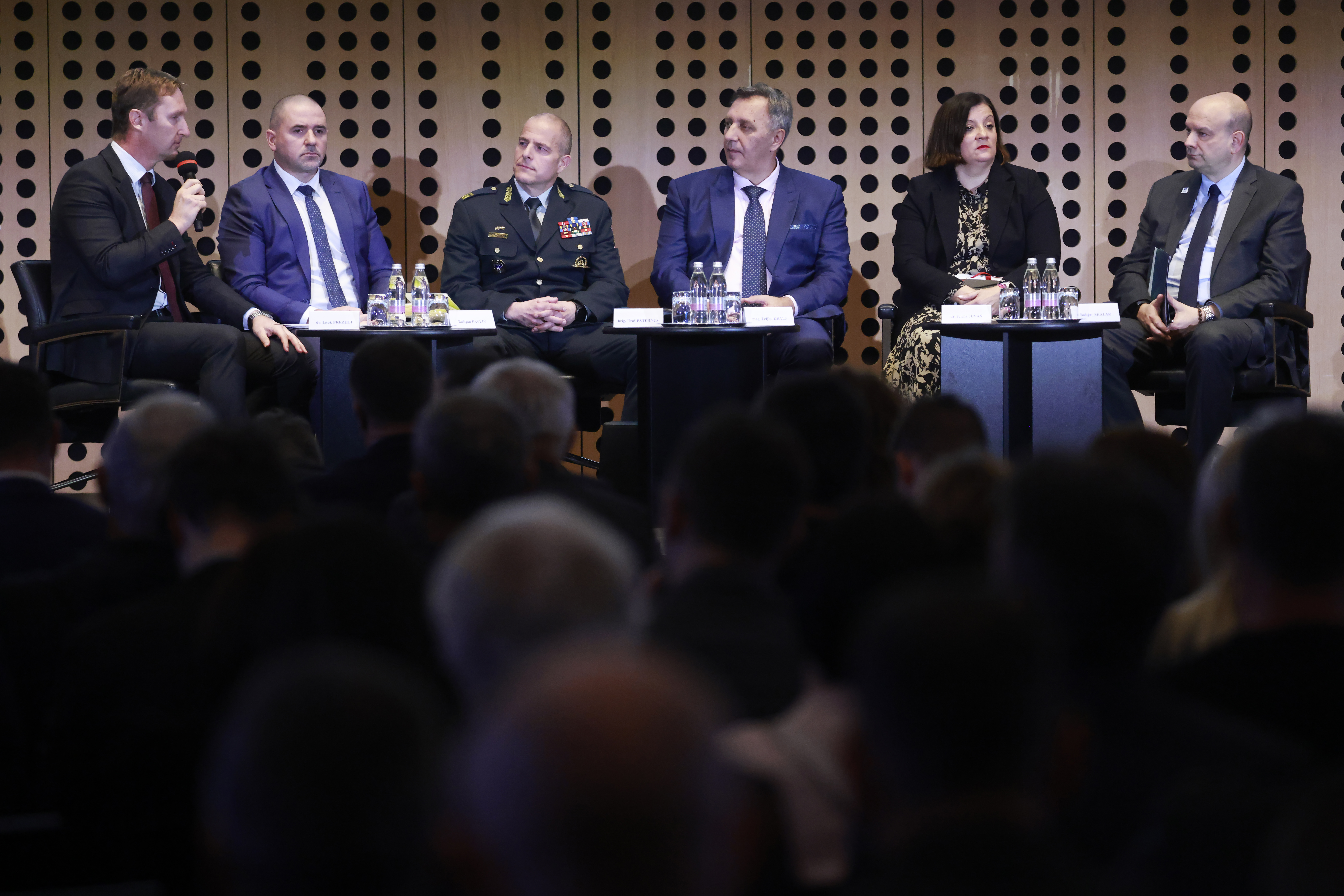 Posvet ob predstavitvi dveh stebrov nacionalno-varnostnega sistema