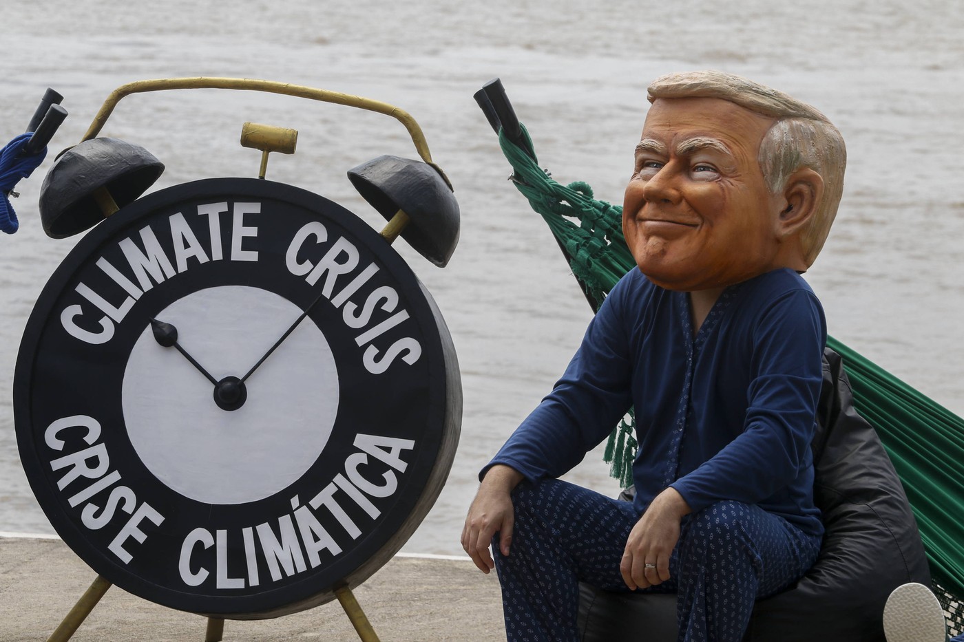 Protestna instalacija med podnebno konferenco ZN COP 30