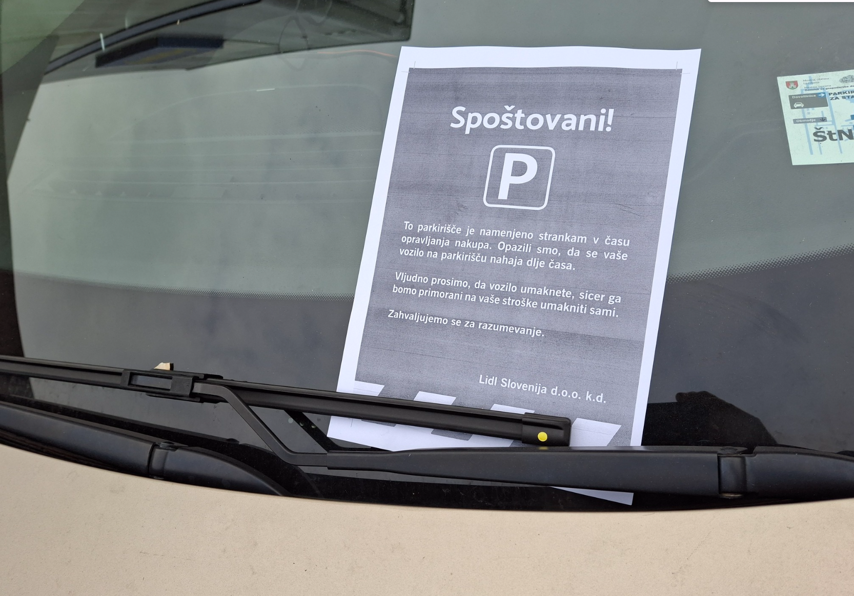 Obvestilo Lidla glede parkiranja na njihovih parkiriščih