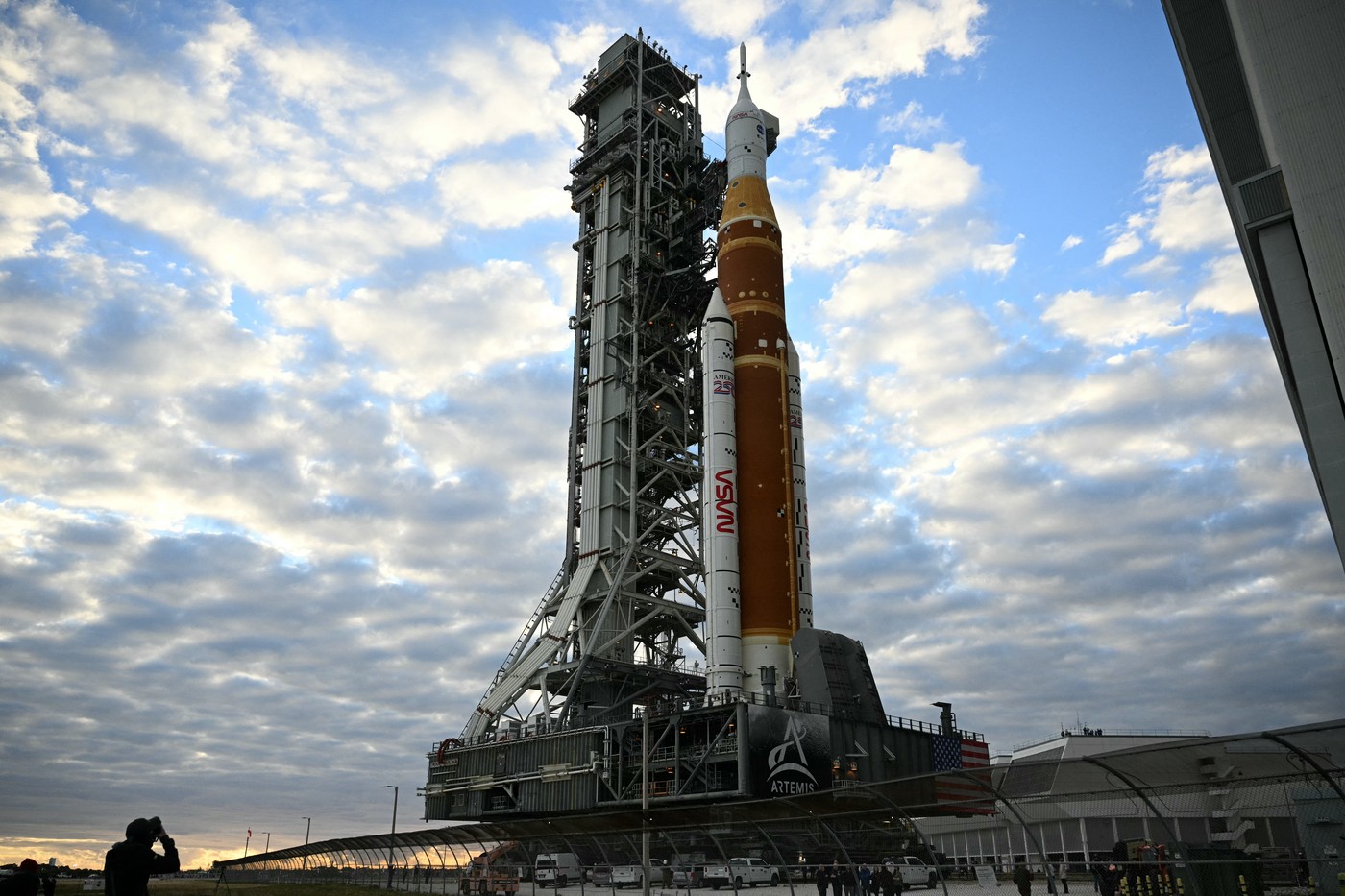 Artemis II raketa SLS čaka na izstrelitev