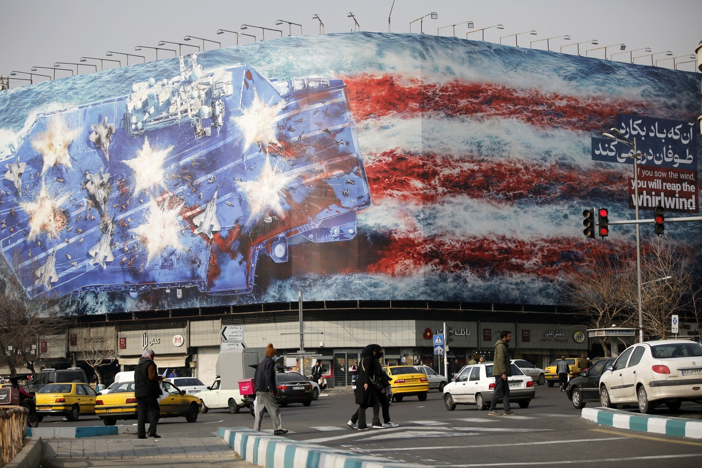 Nov protiameriški transparent v Teheranu