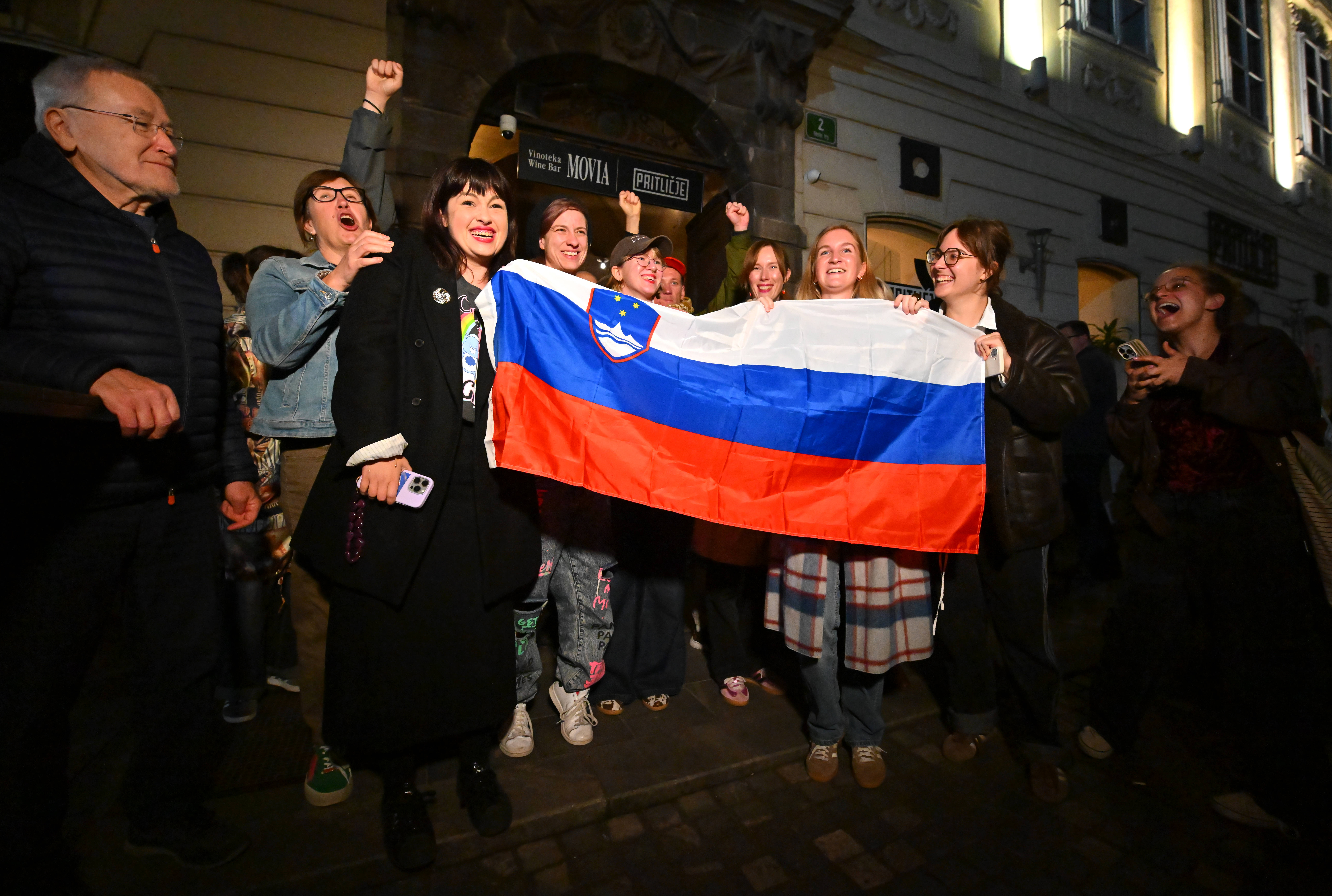 Civilna družba proslavlja izid zakonodajnega referenduma